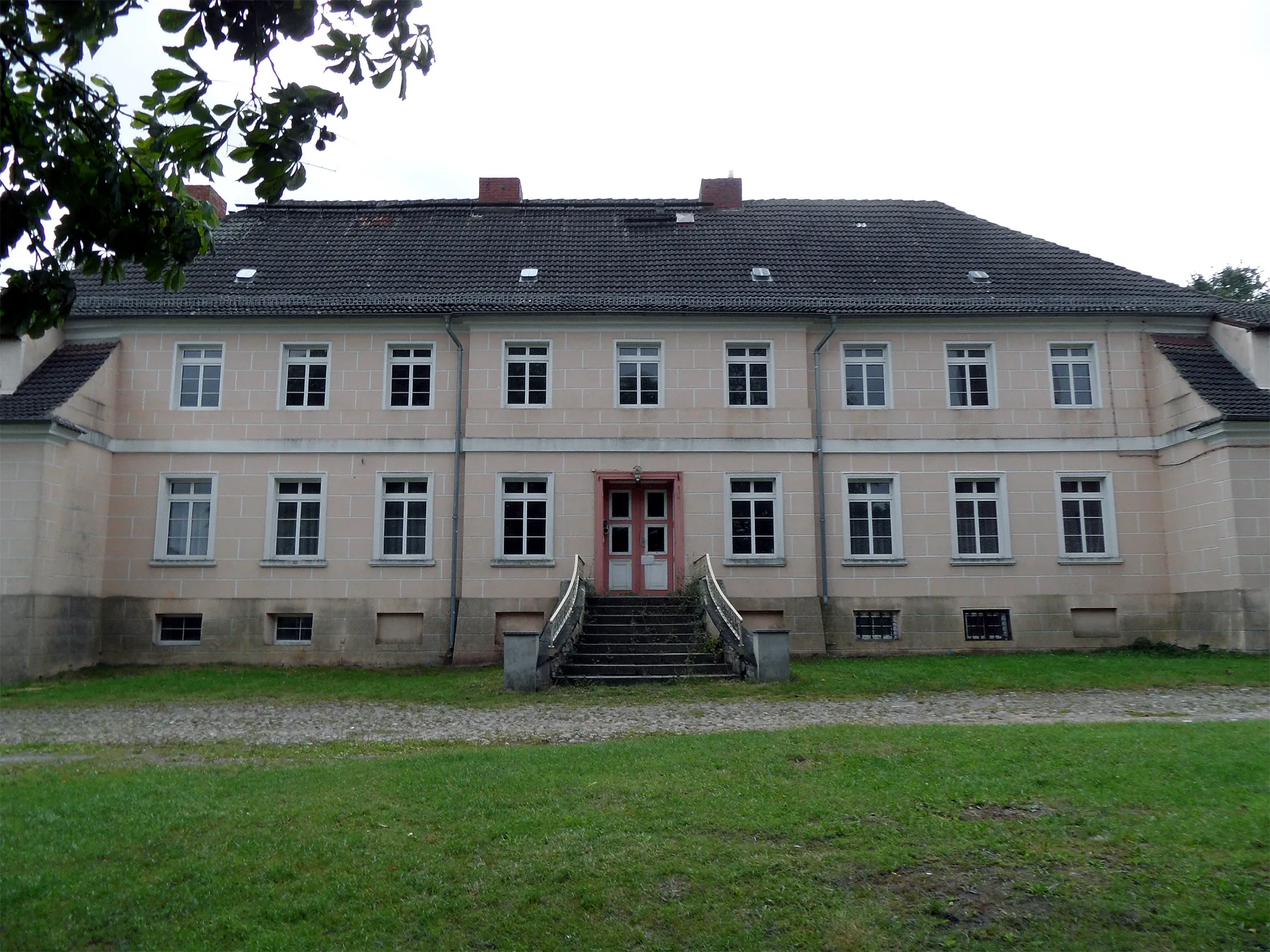 Photo showing: Gut Mürow, Gutshaus (2. Hälfte des 17. Jh.), Hofseite