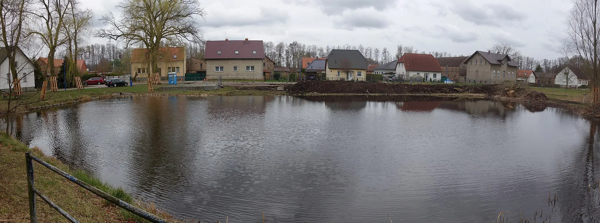 Photo showing: North-eastern view of the village pond  in Groß Besten , Bestensee municipality , Dahme-Spreewald district, Brandenburg state, Germany