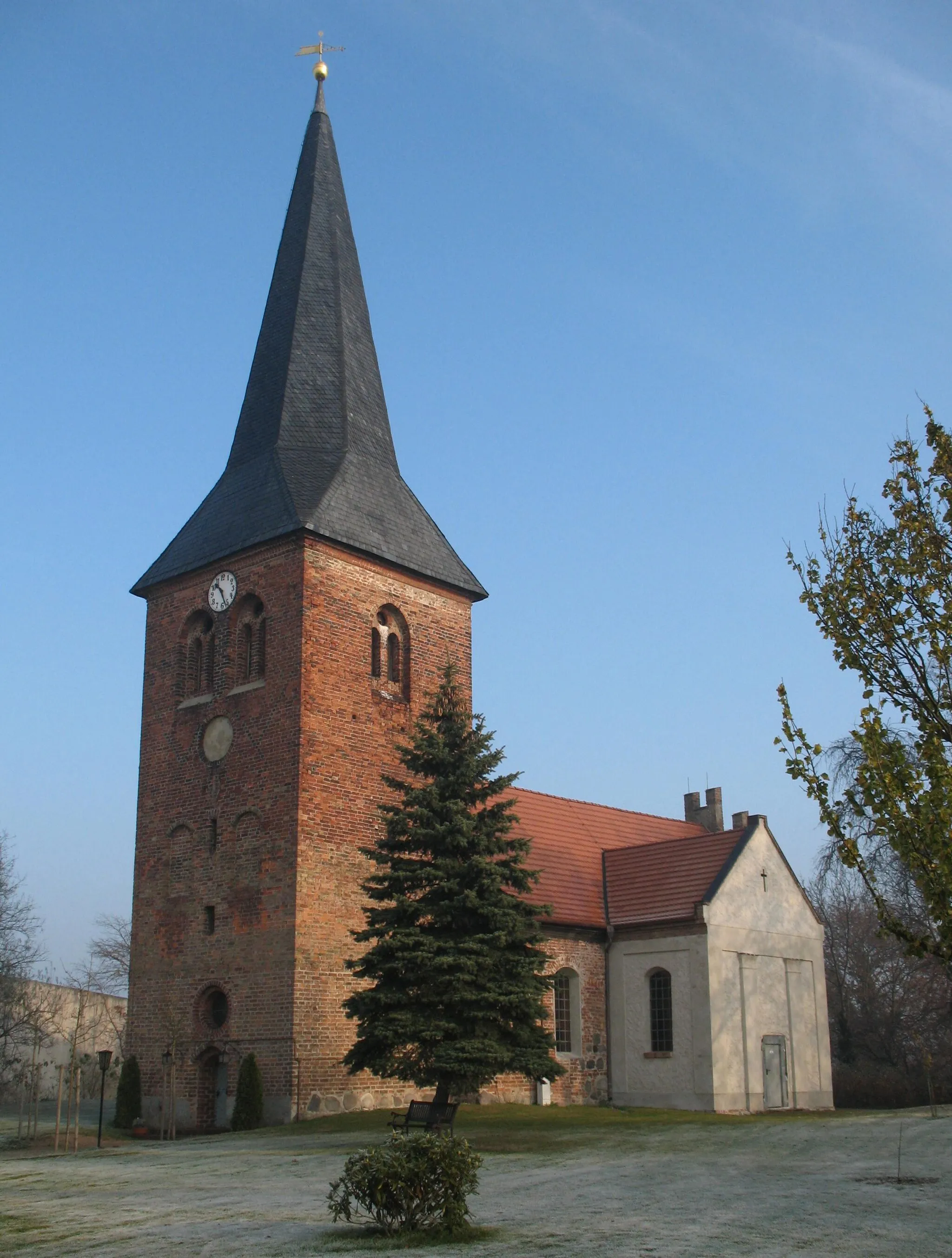 Photo showing: Church in Kremmen-Flatow in Brandenburg, Germany
