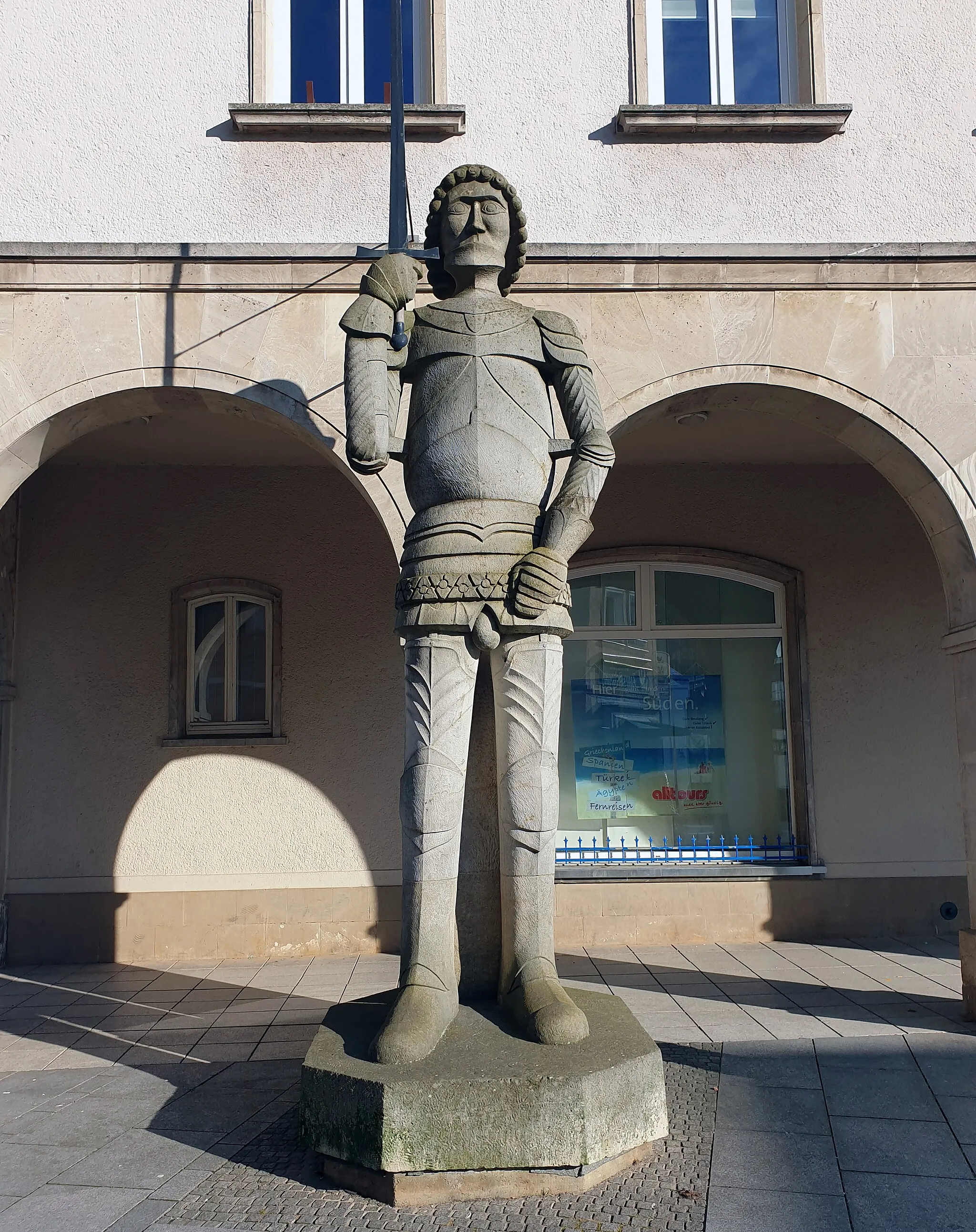 Photo showing: Statue, "Prenzlauer Roland" by Toralf Jaeckel, 2000, Friedrichstraße 2, Prenzlau, Germany