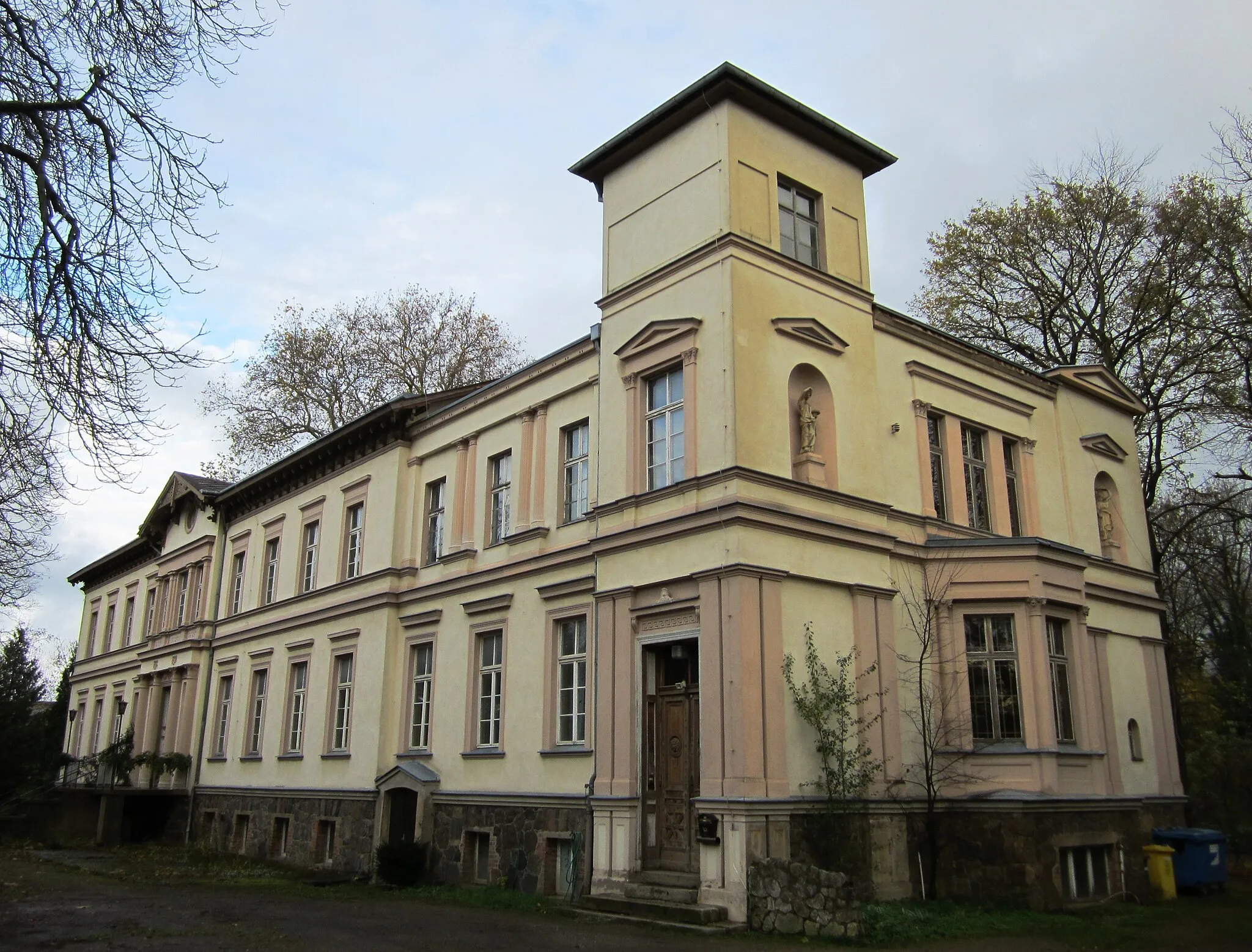 Photo showing: denkmalgeschütztes Gutshaus in Booßen