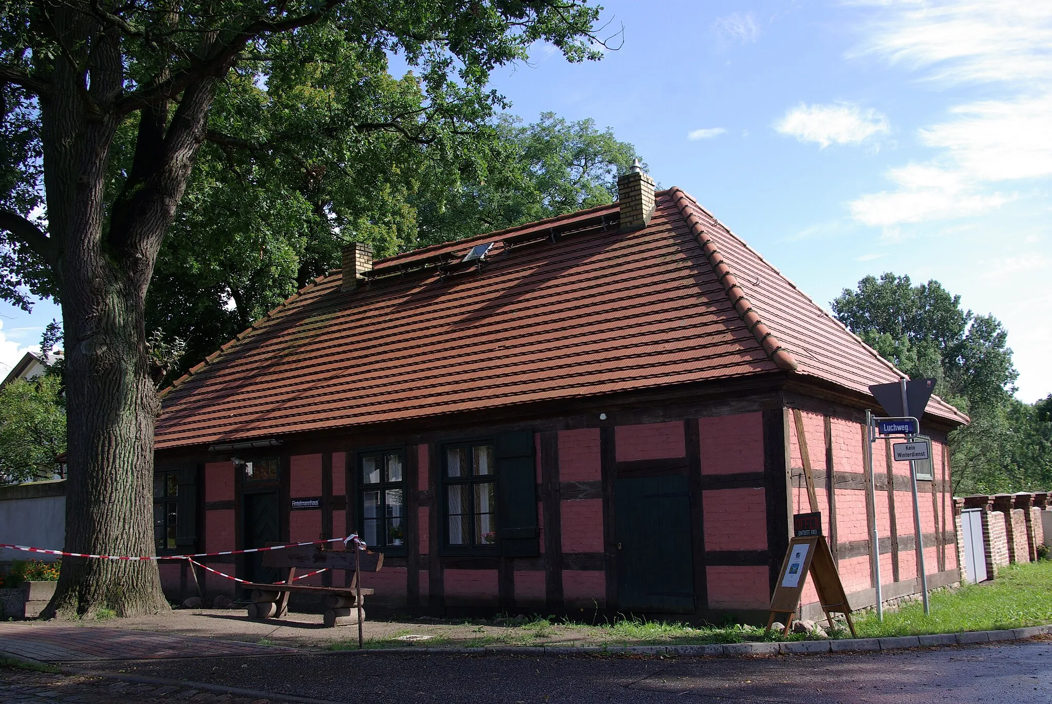 Photo showing: Mühlenberge in Brandenburg. Das Fintelmannhaus ist heute ein Museum. Es erinner an die Familien Fintelmann, die Gartner waren. Das Haus steht unter Denkmalschutz.