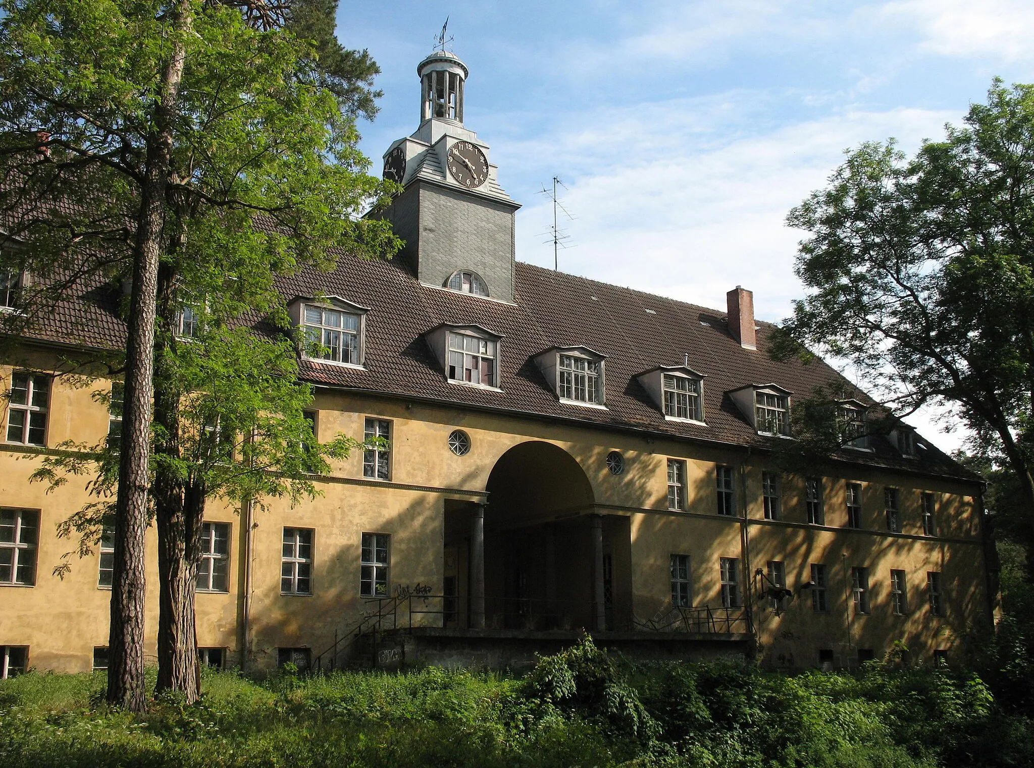 Photo showing: School building in Templin in Brandenburg, Germany