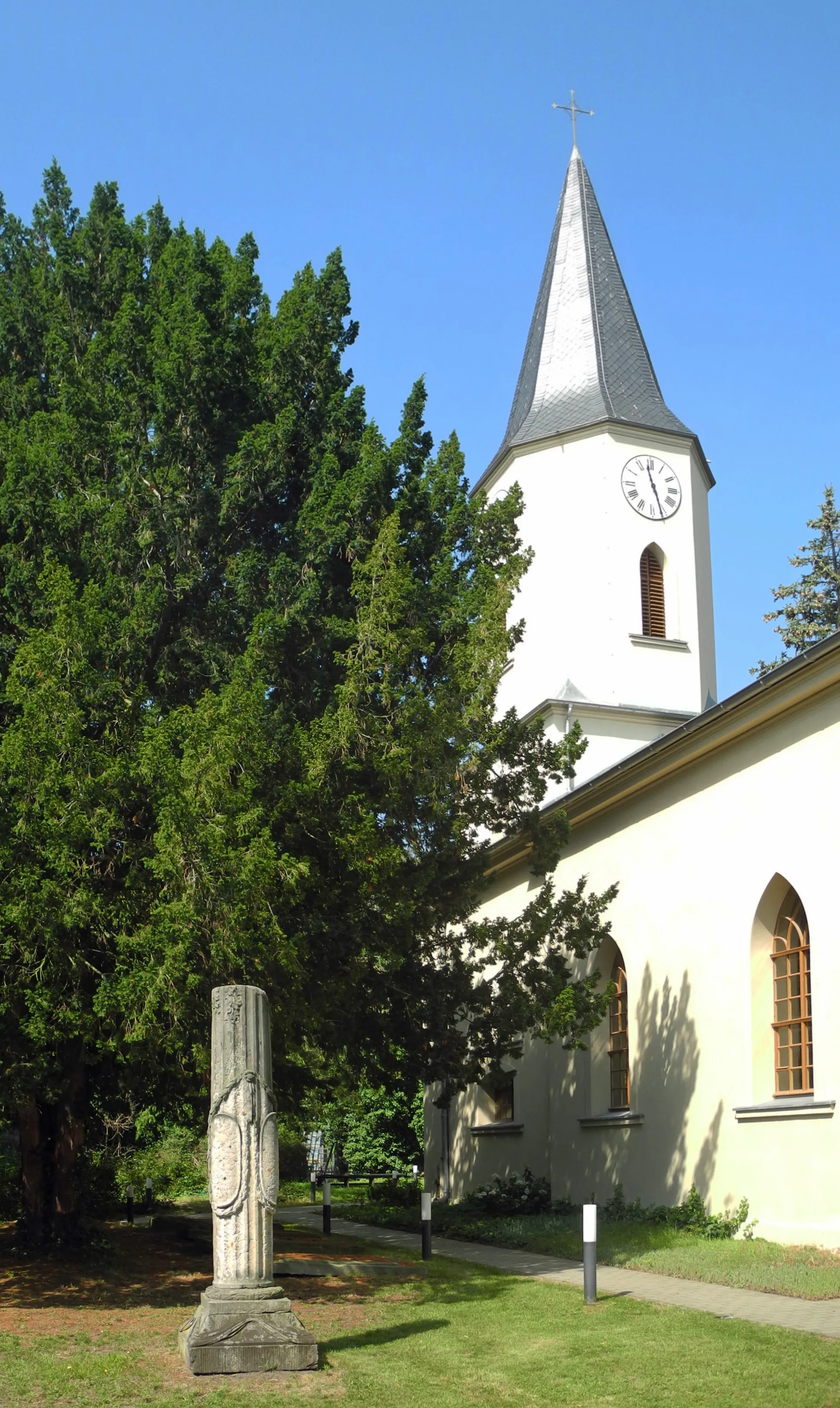Photo showing: Dorfkirche in Zeestow, OT von Brieselang, Wernitzer Weg / Wustermarker Straße; seit 2014 Autobahnkirche Zeestow
