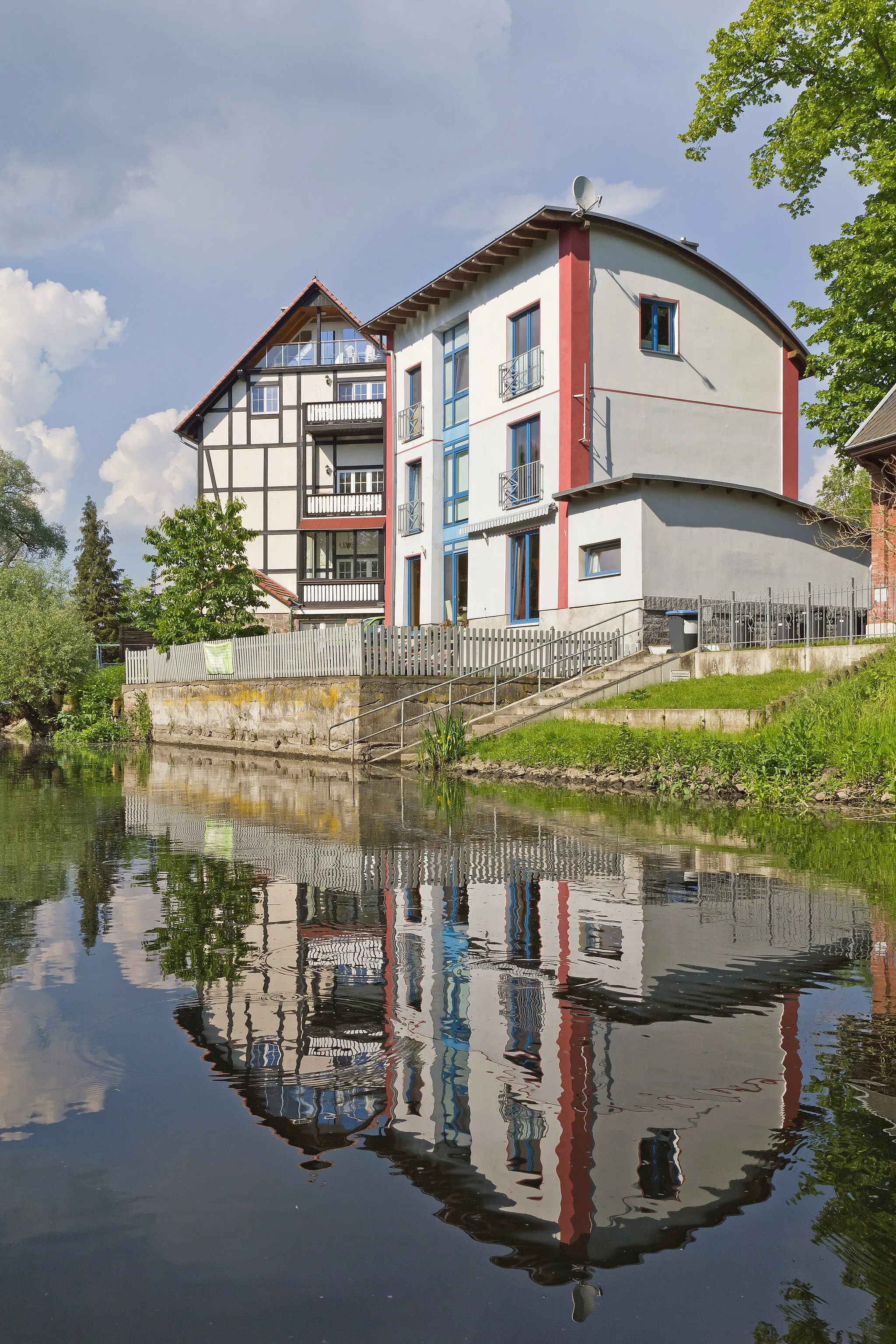 Photo showing: Rathenow, Brandenburg, Germany: Optics Park; hotel/apartments at the river