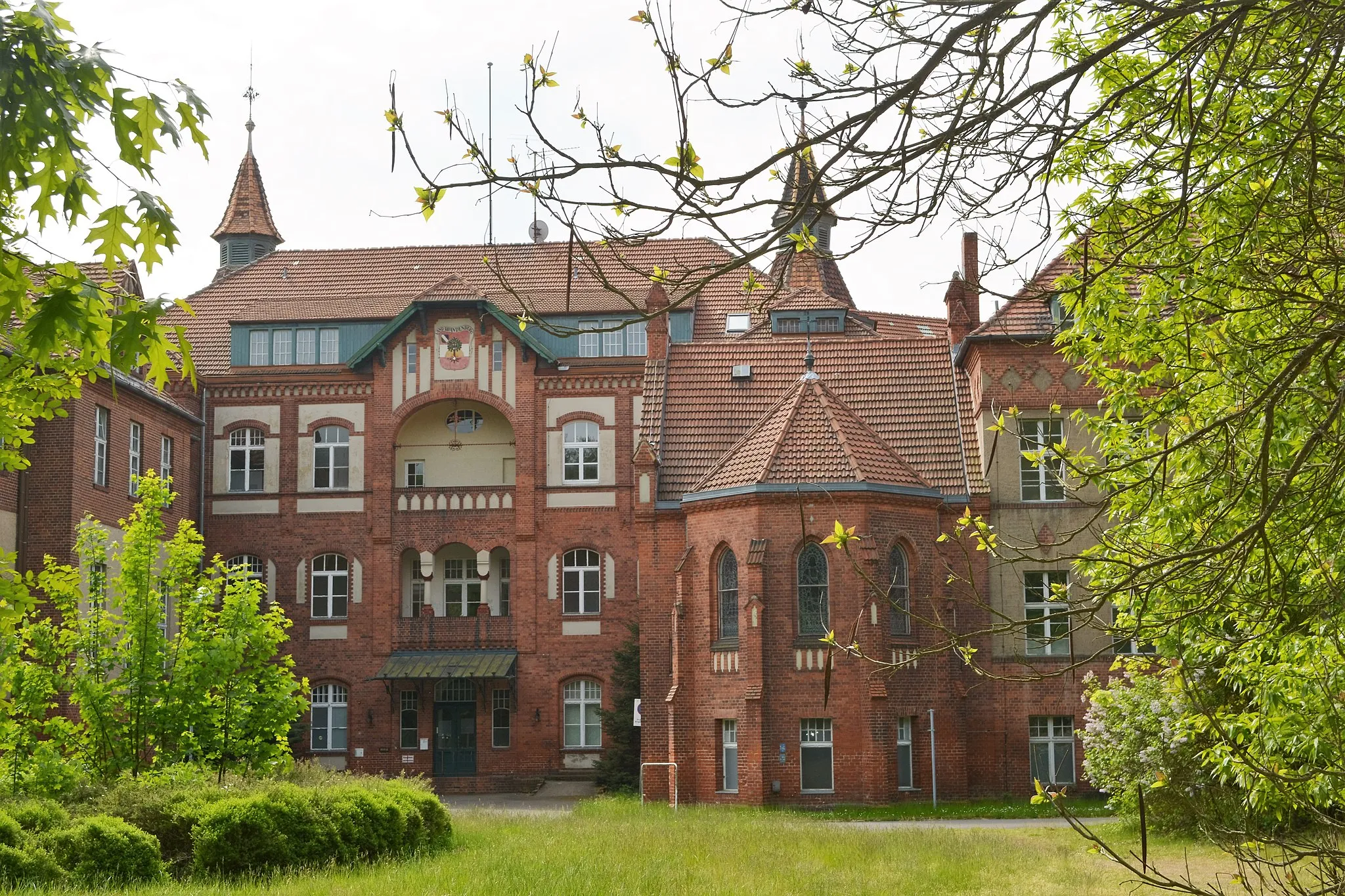 Photo showing: Hauptgebäude der denkmalgeschützten ehemaligen Lungenheilstätte Kolkwitz, jetzt Klinikum Kolkwitz, errichtet 1900
