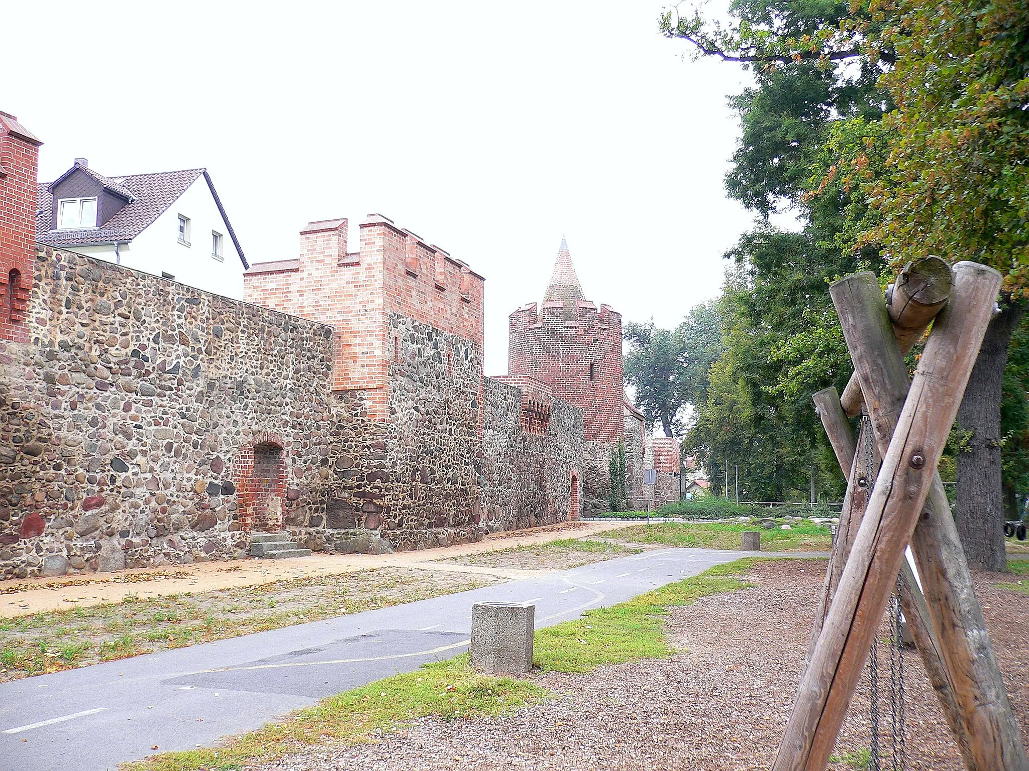 Photo showing: Beeskow - Blick auf die Stadtmauer (02)