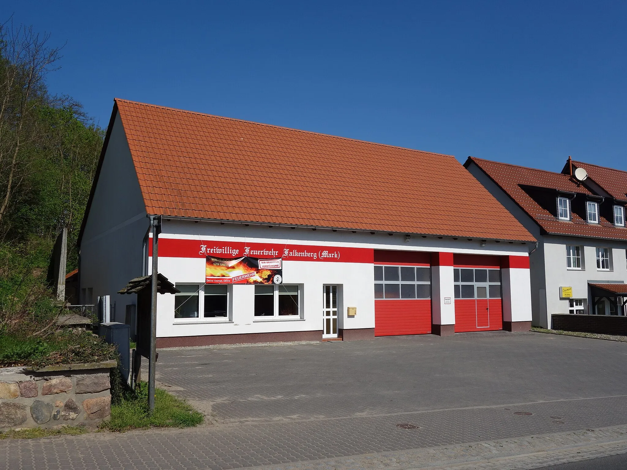 Photo showing: Firestation in Falkenberg , Falkenberg (Mark) municipality, Märkisch-Oderland district, Brandenburg state, Germany