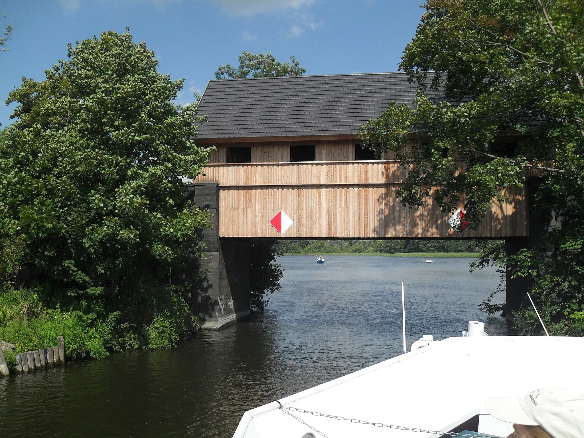 Photo showing: Hausbrücke über die de:Havel zwischen dem Drewensee und dem Finowsee bei Ahrensberg (Wesenberg(Mecklenburg)