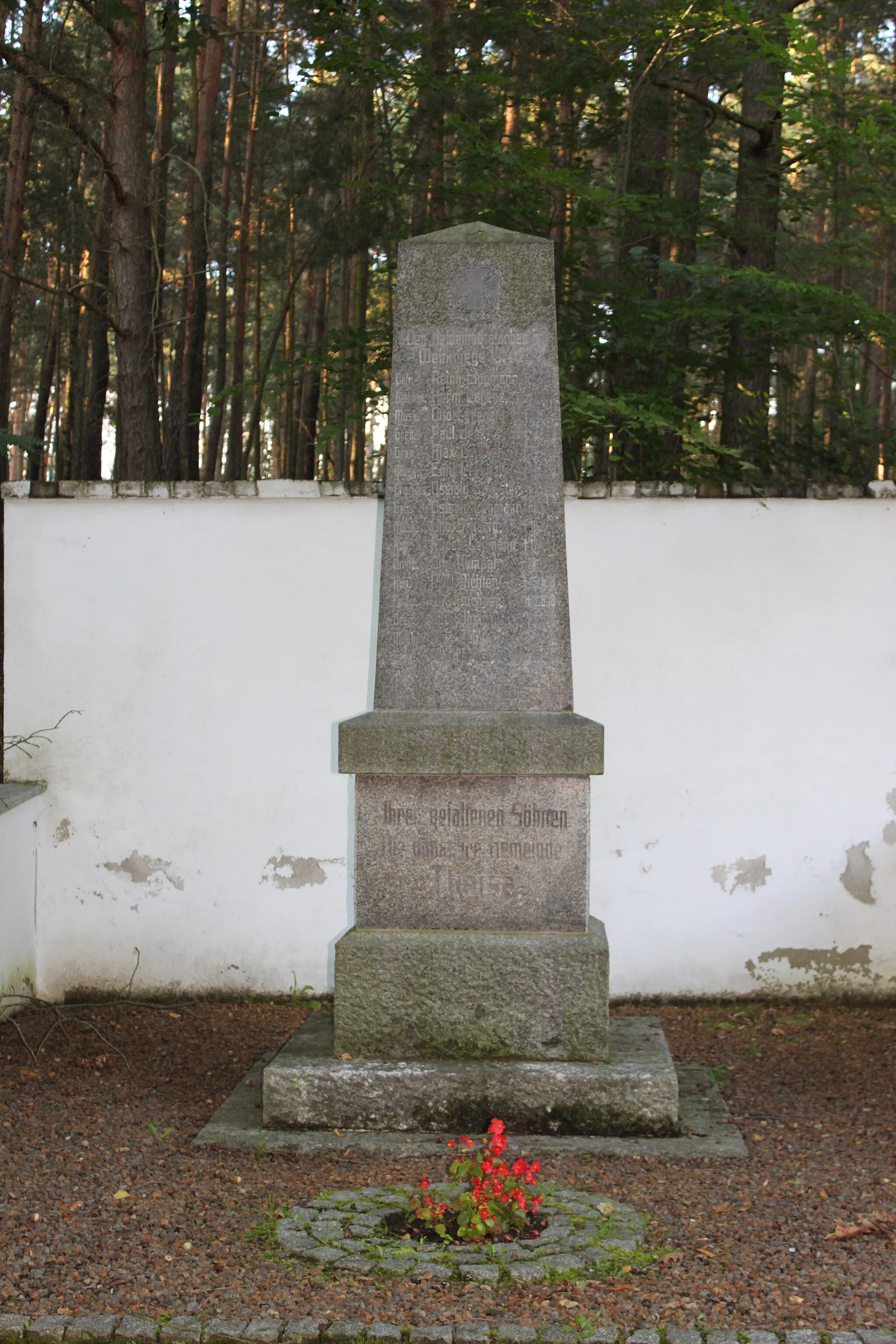 Photo showing: Kriegerdenkmal Theisa