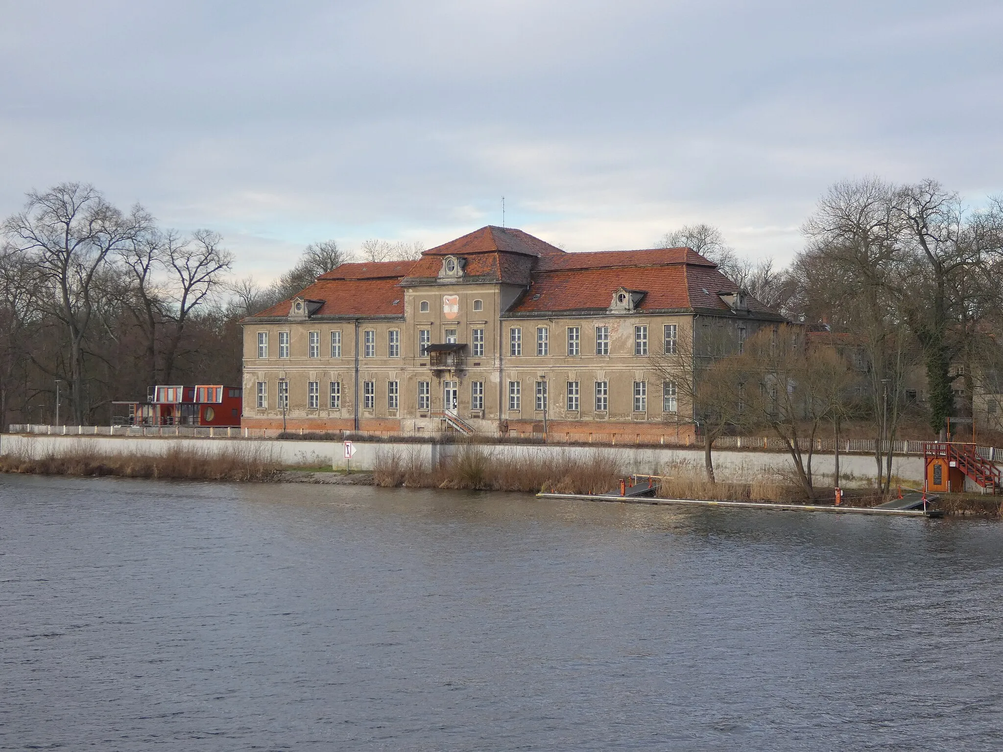 Photo showing: Schloss Plaue Flussseite