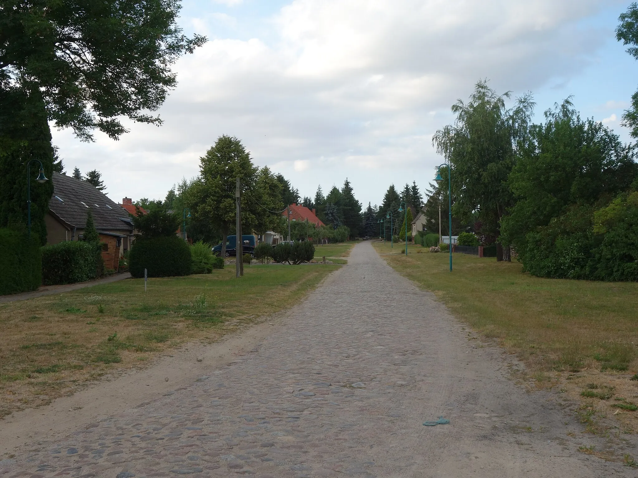Photo showing: Main street in Klinkow , Prenzlau municipality, Uckermark district, Brandenburg state, Germany