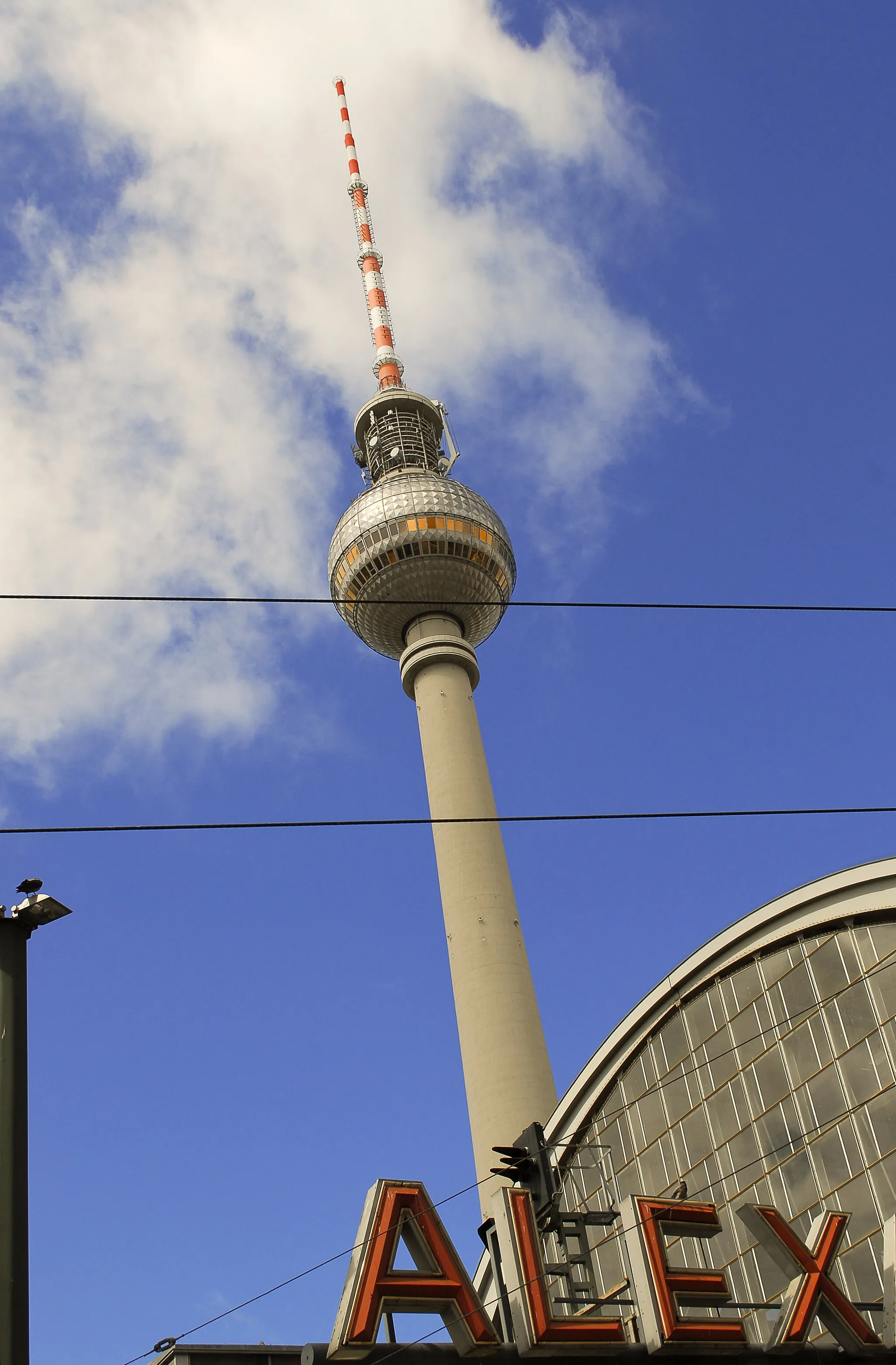 Photo showing: Berliner Fernsehturm on Alexanderplatz