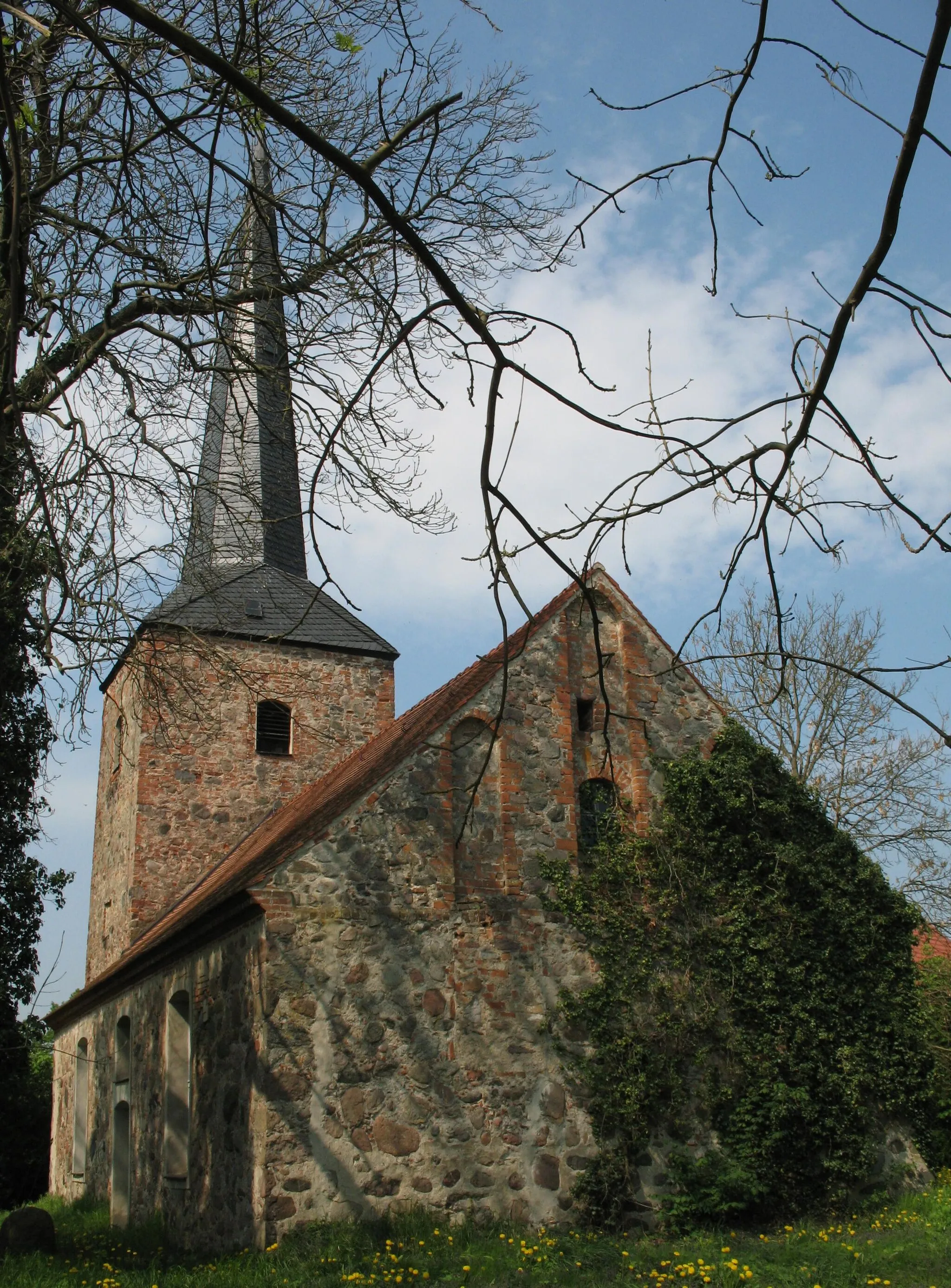 Photo showing: Eastern view of church in Rheinsberg-Dierberg in Brandenburg, Germany