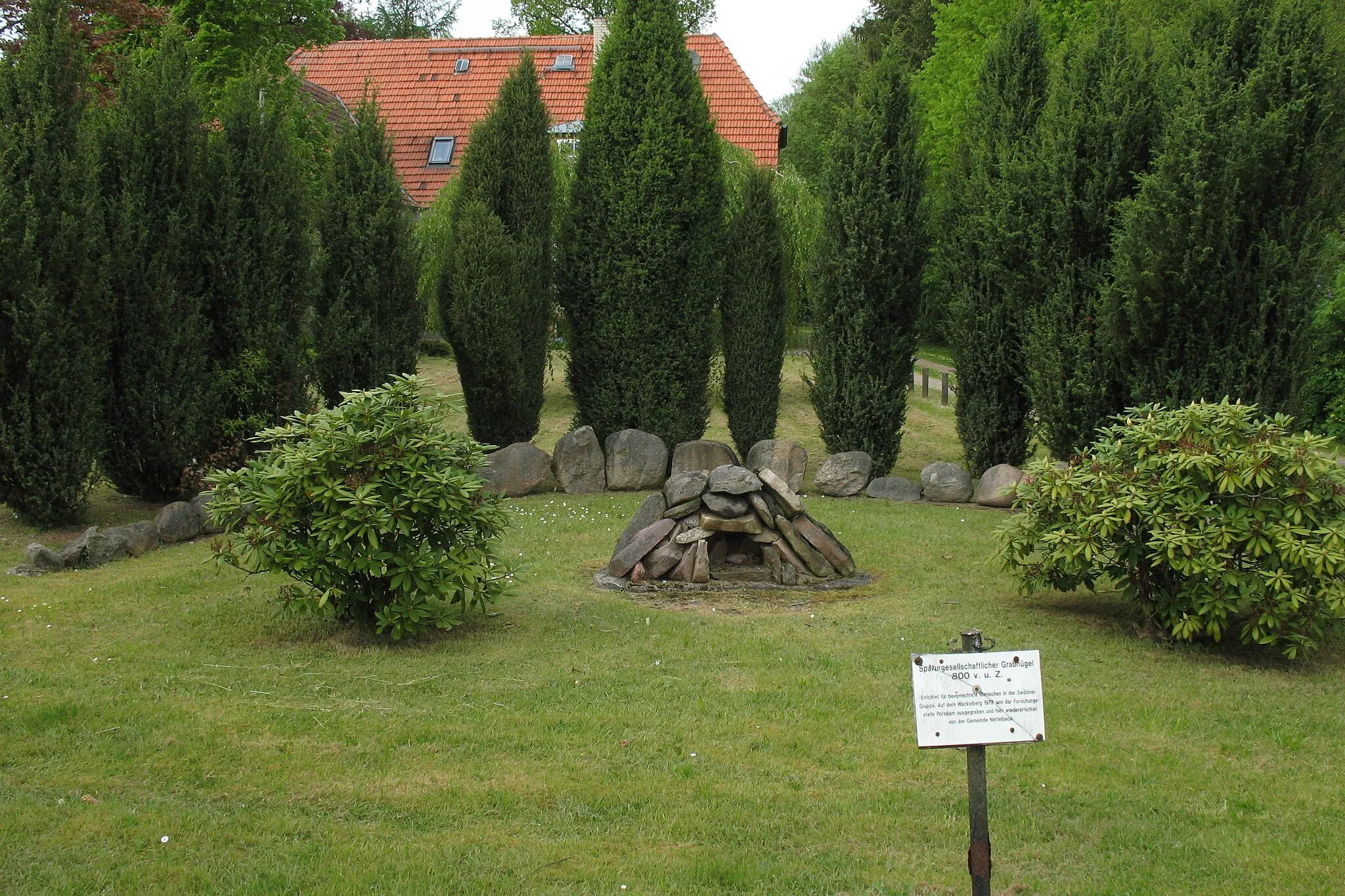 Photo showing: Grave mound in Putlitz-Nettelbeck in Brandenburg, Germany