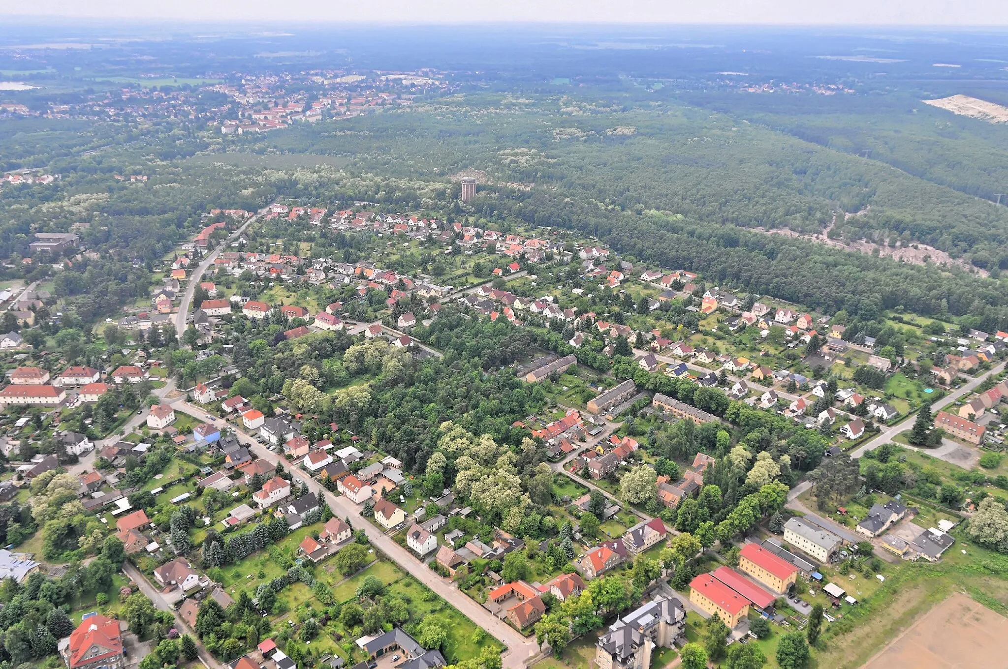 Photo showing: Luftaufnahme von Lauchhammer; Überführungsflug vom Flugplatz Schwarzheide-Schipkau über Potsdam, Lüneburg zum Flugplatz Nordholz-Spieka