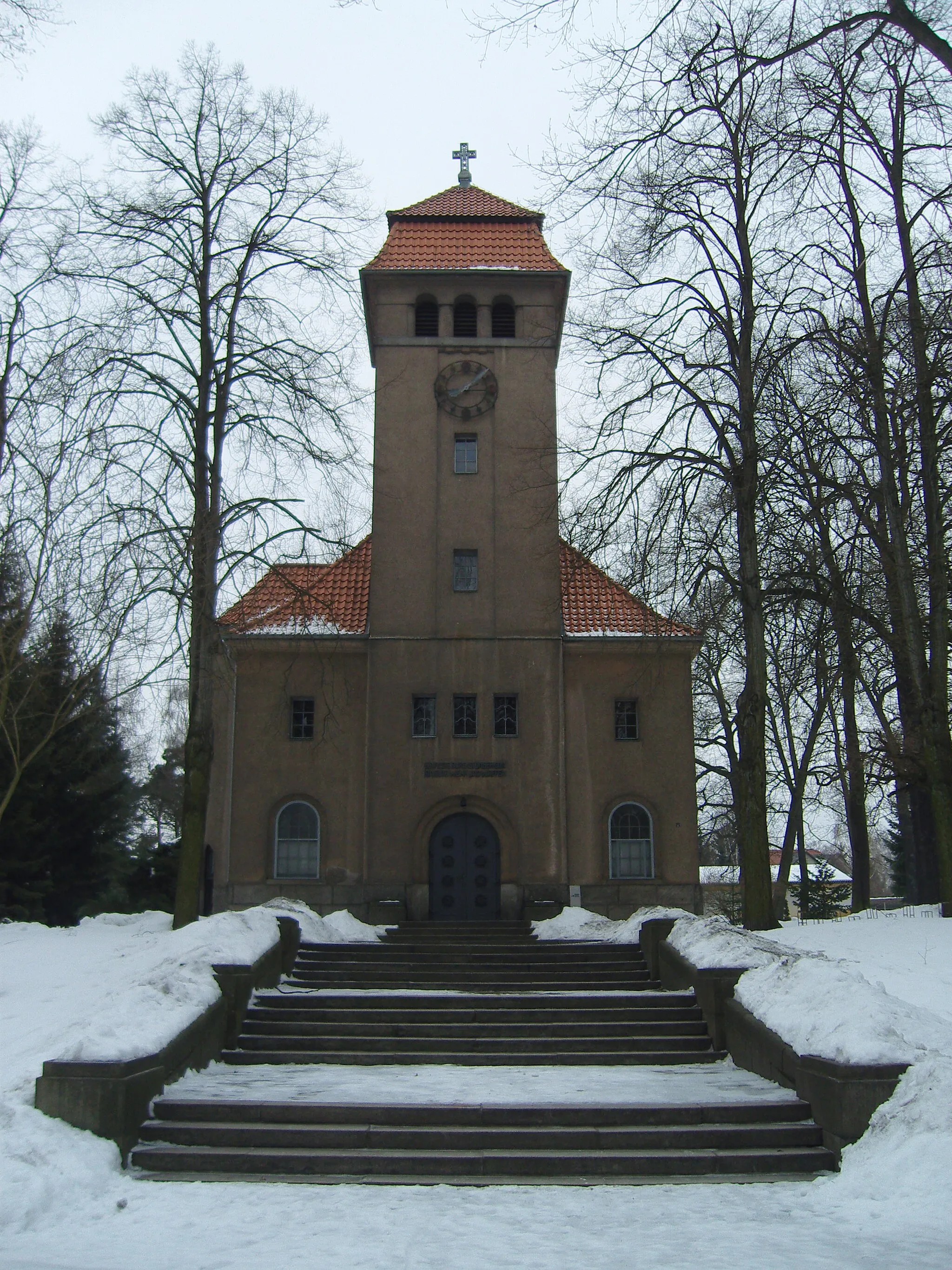 Photo showing: Friedensgedächtniskirche in Lauchhammer; Baudenkmal, 1996 profaniert