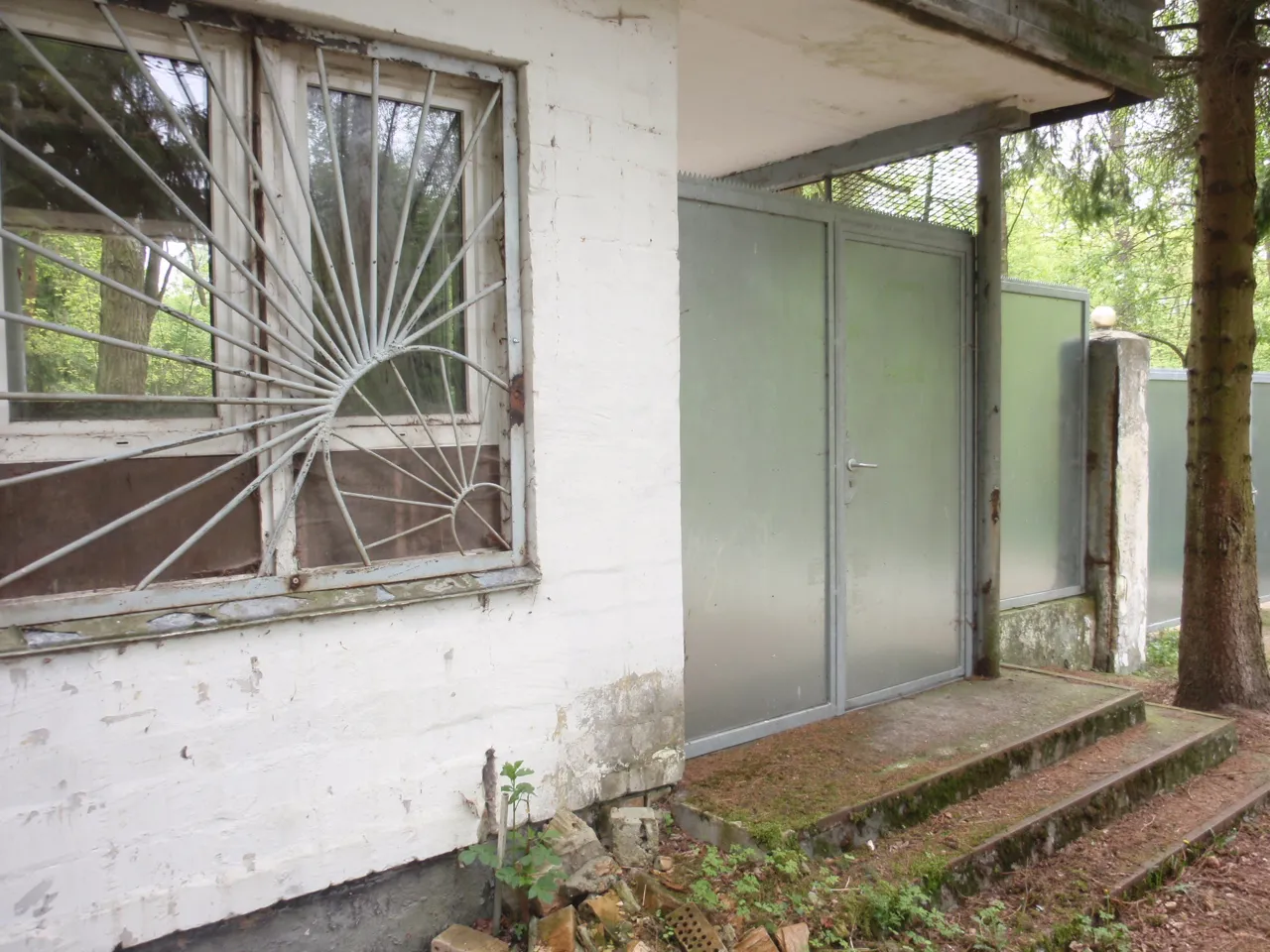 Photo showing: Today's secured entrance to the bunker Seewerk at Falk Hagen.