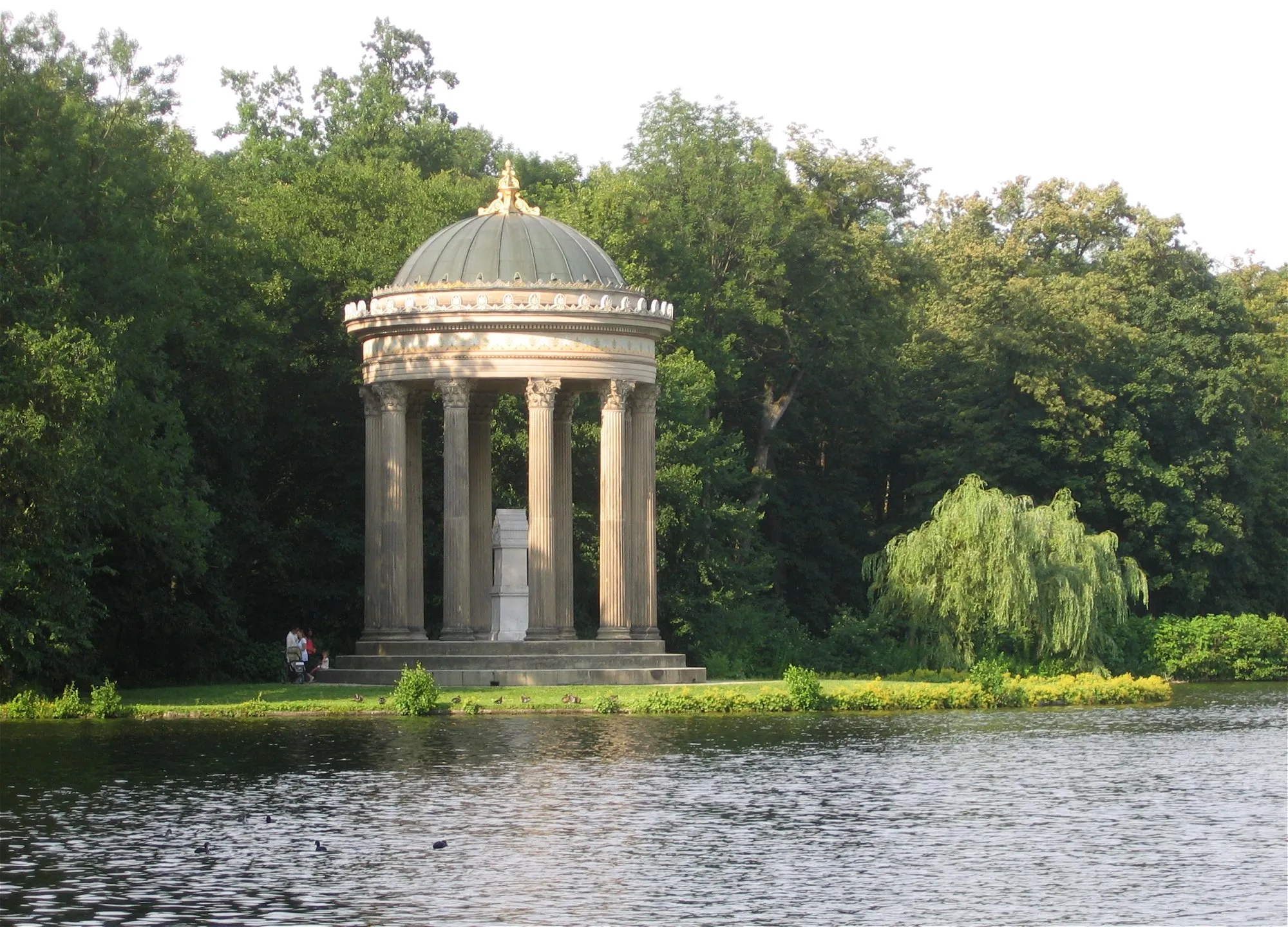 Photo showing: Apollotempel im Schlosspark Nymphenburg, München