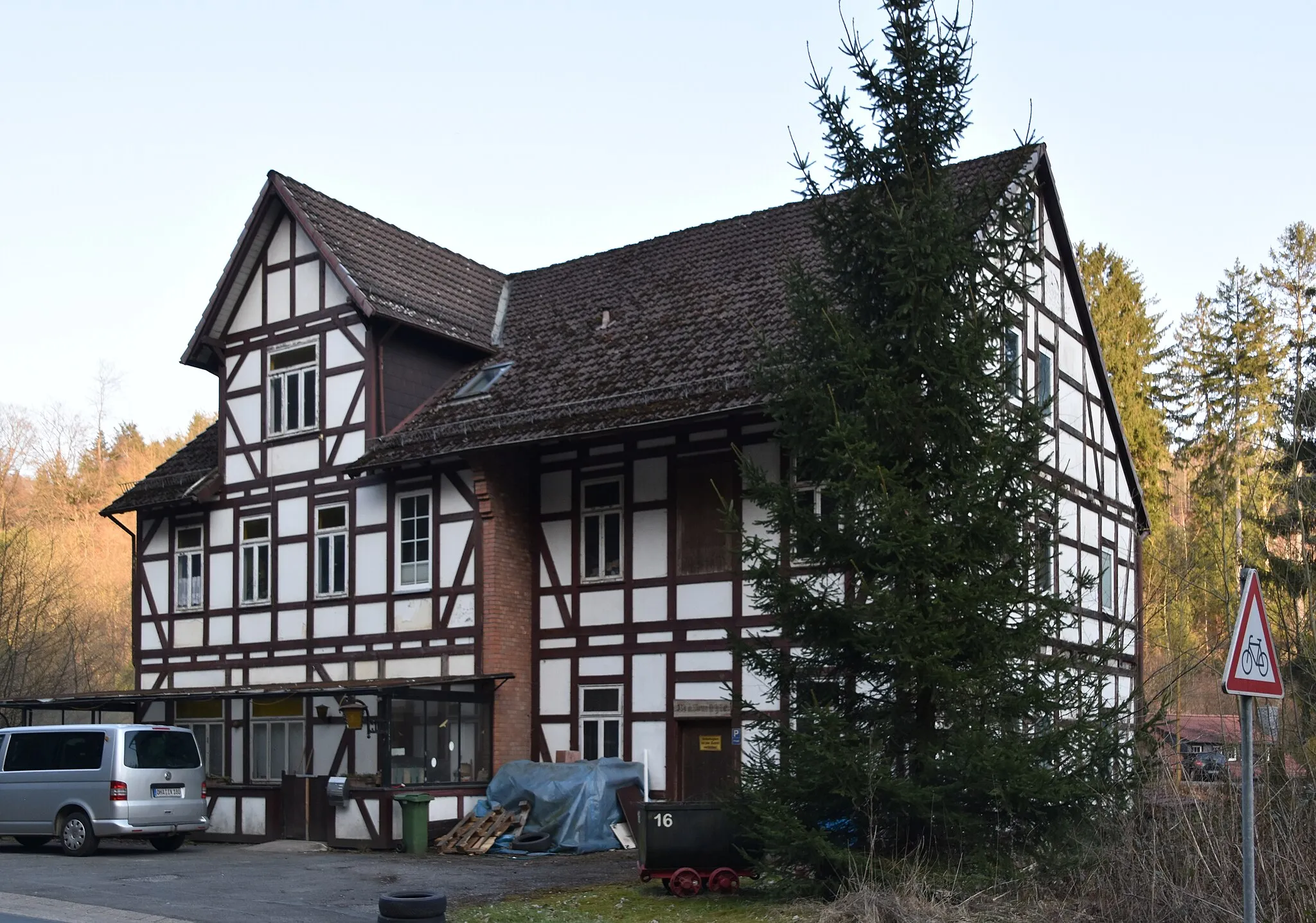 Photo showing: Denkmalgeschützte ehemalige Wassermühle und Hotel in Laubhütte, Ortsteil von Bad Grund.