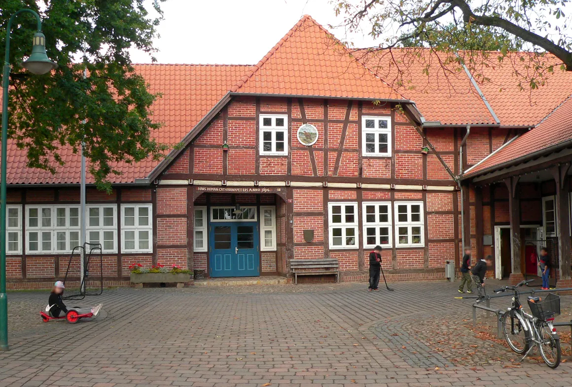 Photo showing: Ehemalige Schule Hänigsen