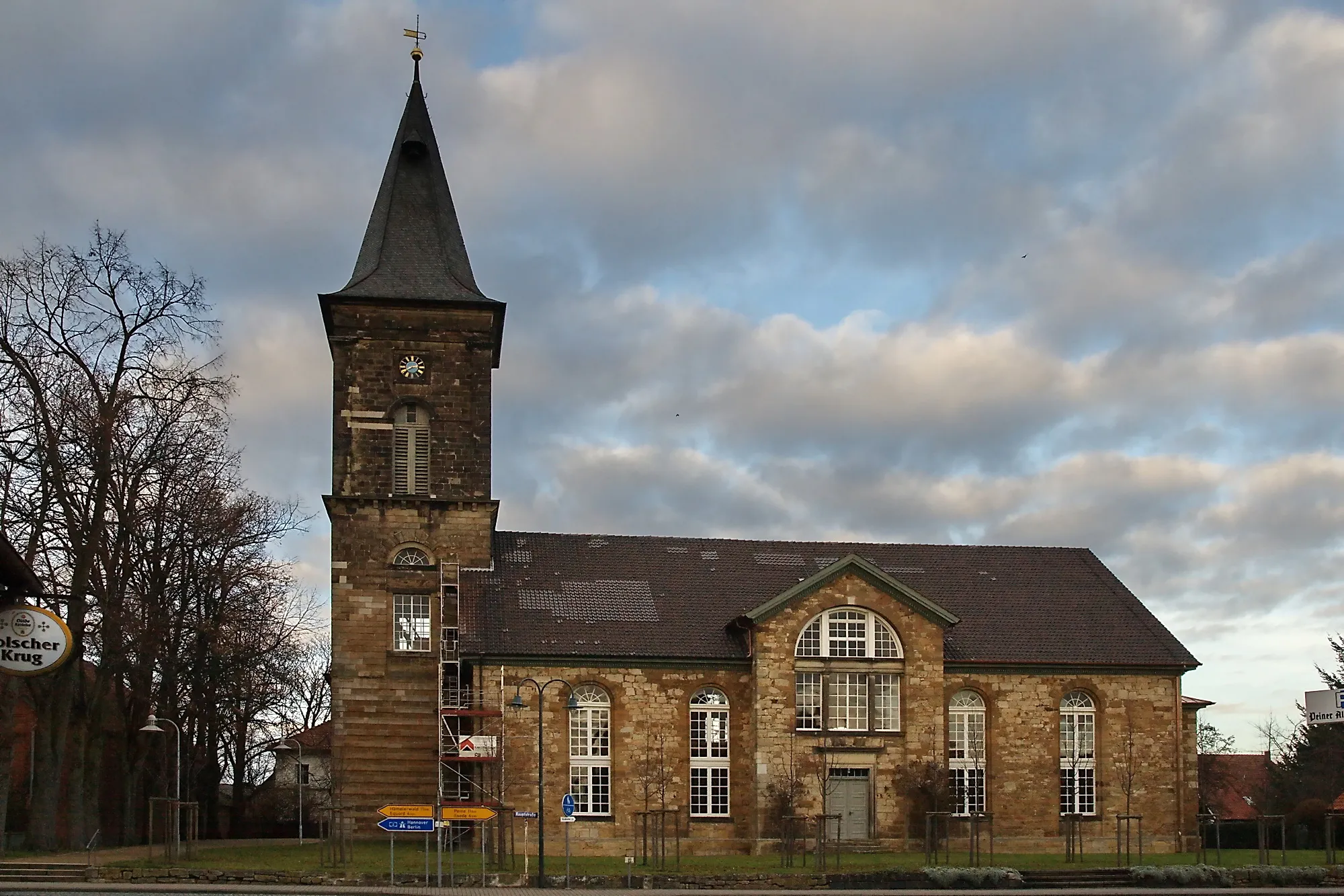 Photo showing: Die evangelisch-lutherische St.-Pancratii-Kirche in Groß Solschen (zu Ilsede). Die Kirche wurde in den Jahren 1828 bis 1834 erbaut und am 1. Advent 1831, noch vor Fertigstellung des Turmes, eingeweiht.