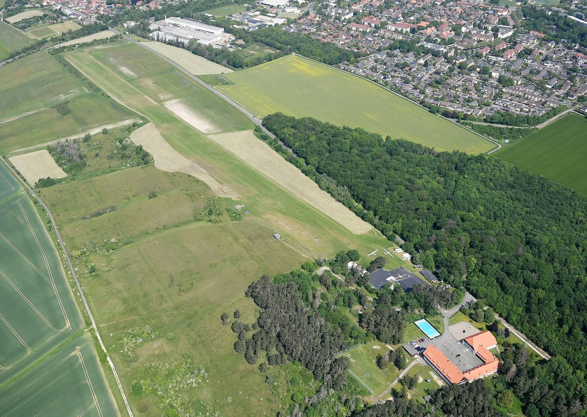 Photo showing: Aerial image of the Salzgitter-Schäferstuhl airfield