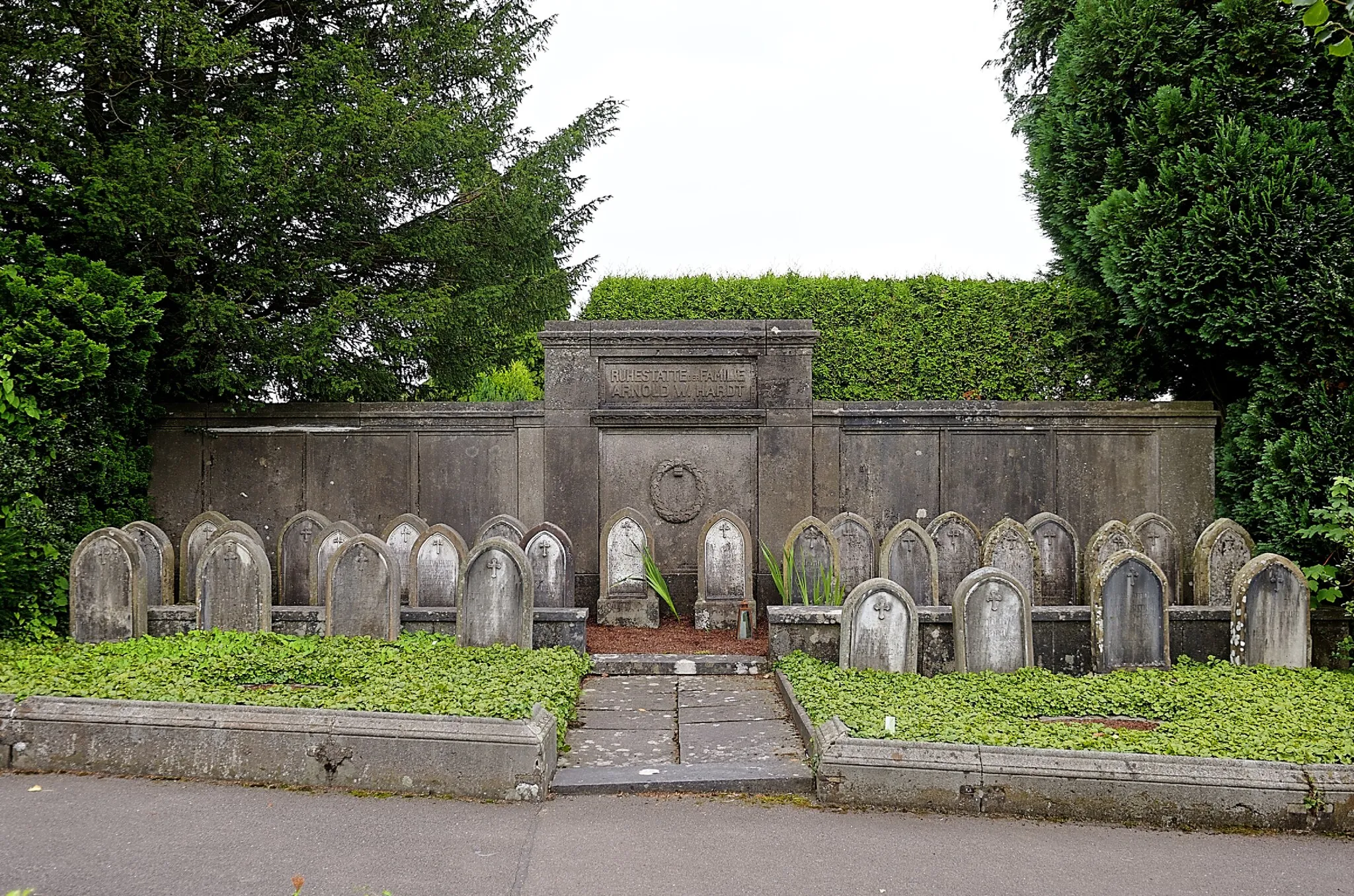 Photo showing: Evangelischer Friedhof Lüttringhausen Grab Familie Arnold Wilhelm Hardt
