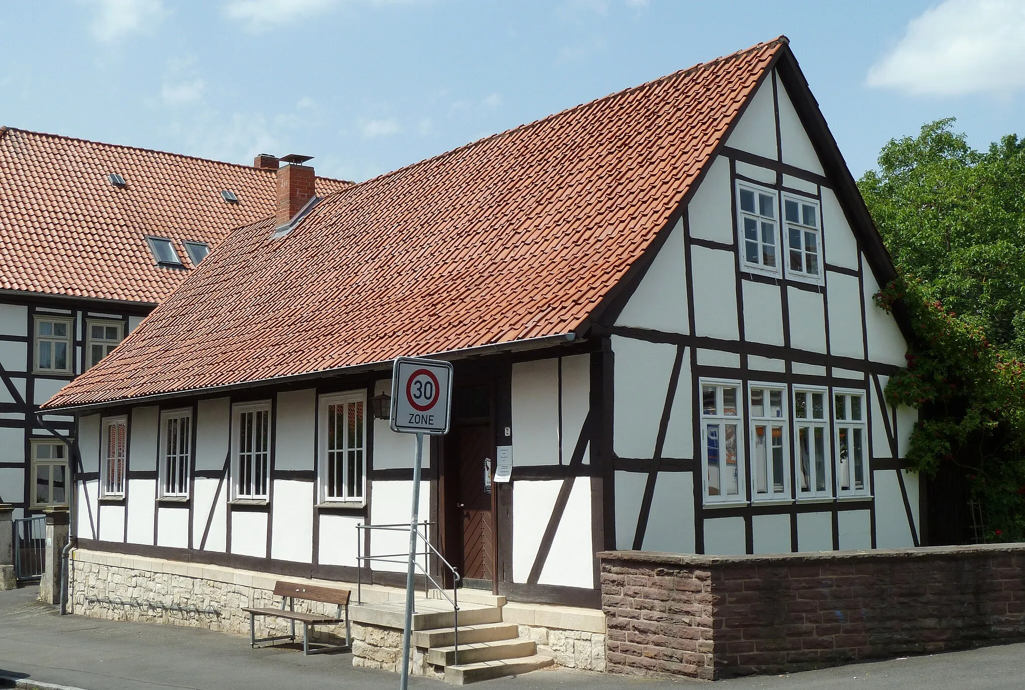 Photo showing: Gemeinderaum der ev.-luth. St.-Martin-Gemeinde in Geismar, Stadt Göttingen, Südniedersachsen. Erbaut zwischen 1876 und 1890 als Wirtschaftsgebäude zum benachbarten Pfarrhaus