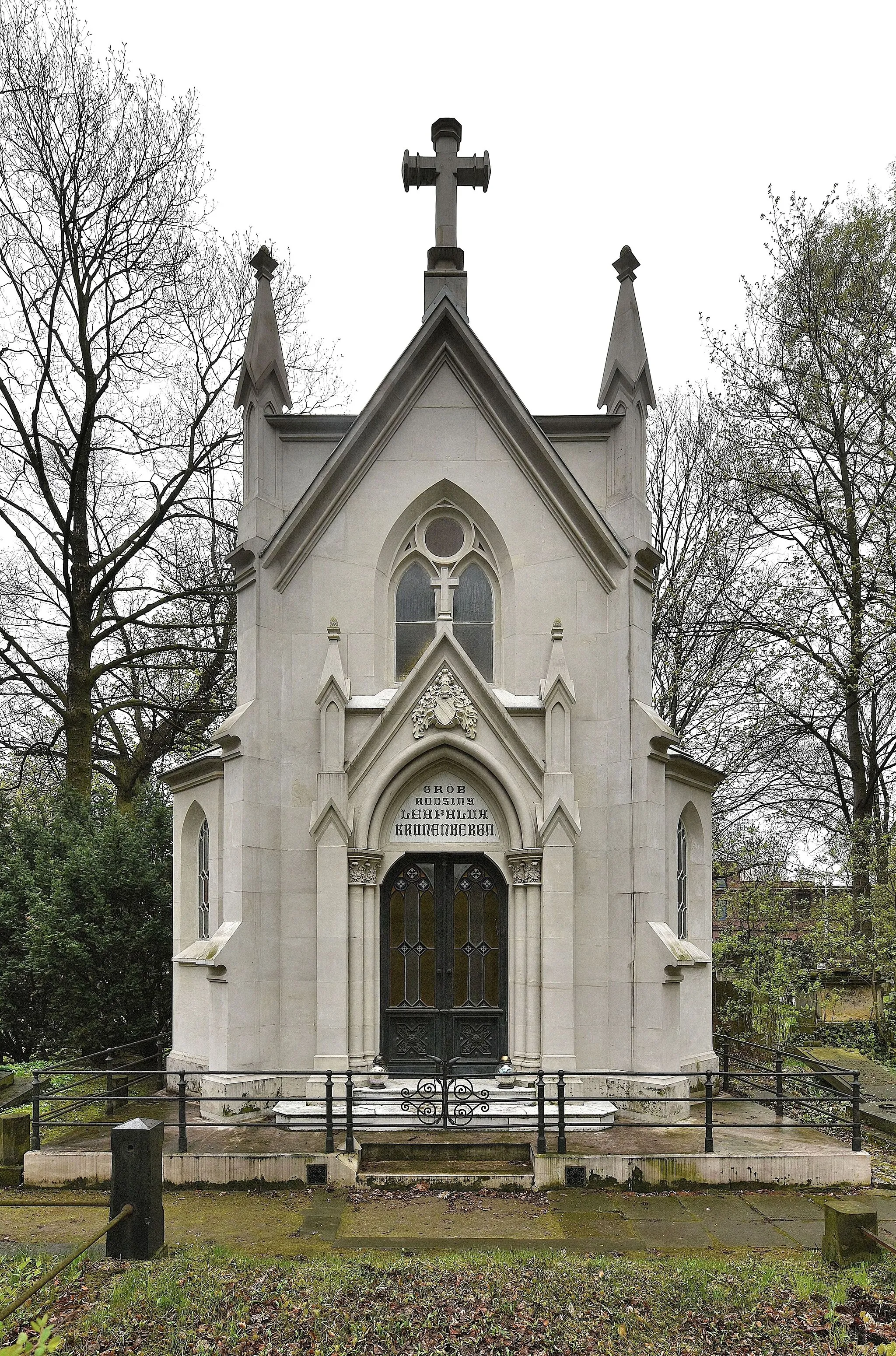 Photo showing: Grób rodziny Leopolda Kronenberga na cmentarzu ewangelicko-reformowanym w Warszawie