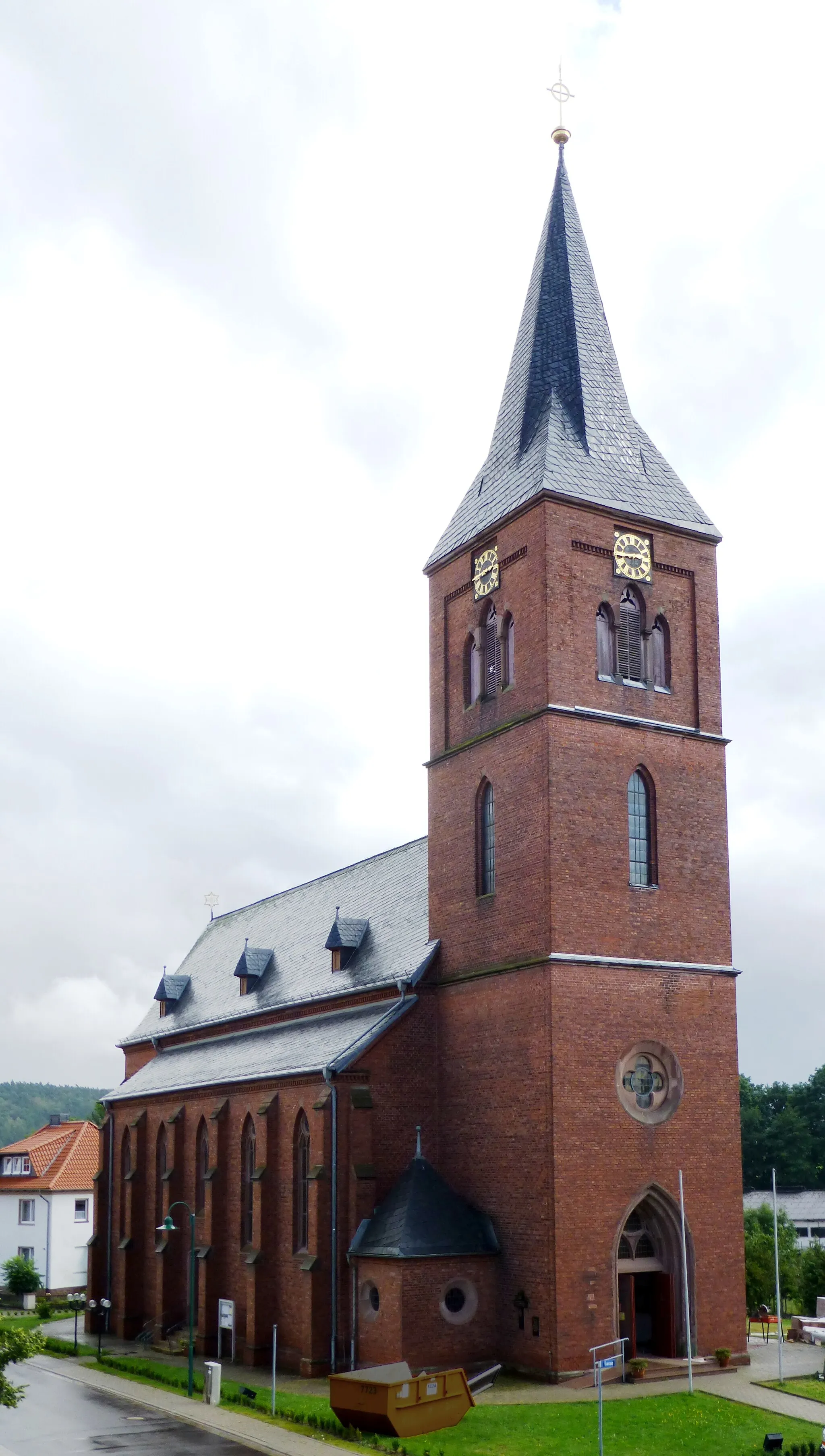 Photo showing: Kath. Pfarrkirche St. Stephanus in Berlingerode, erbaut 1896-98 unter Pfarrer Johannes Guempel, eingeweiht durch den Paderborner Weihbischof Augustin Gockel am 15. August 1898