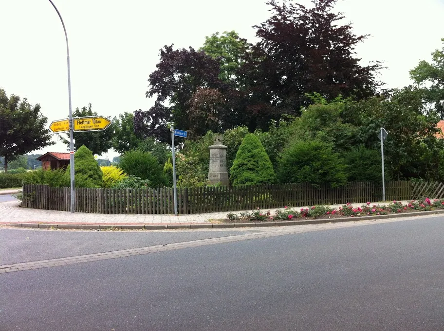 Photo showing: Denkmal in Offensen