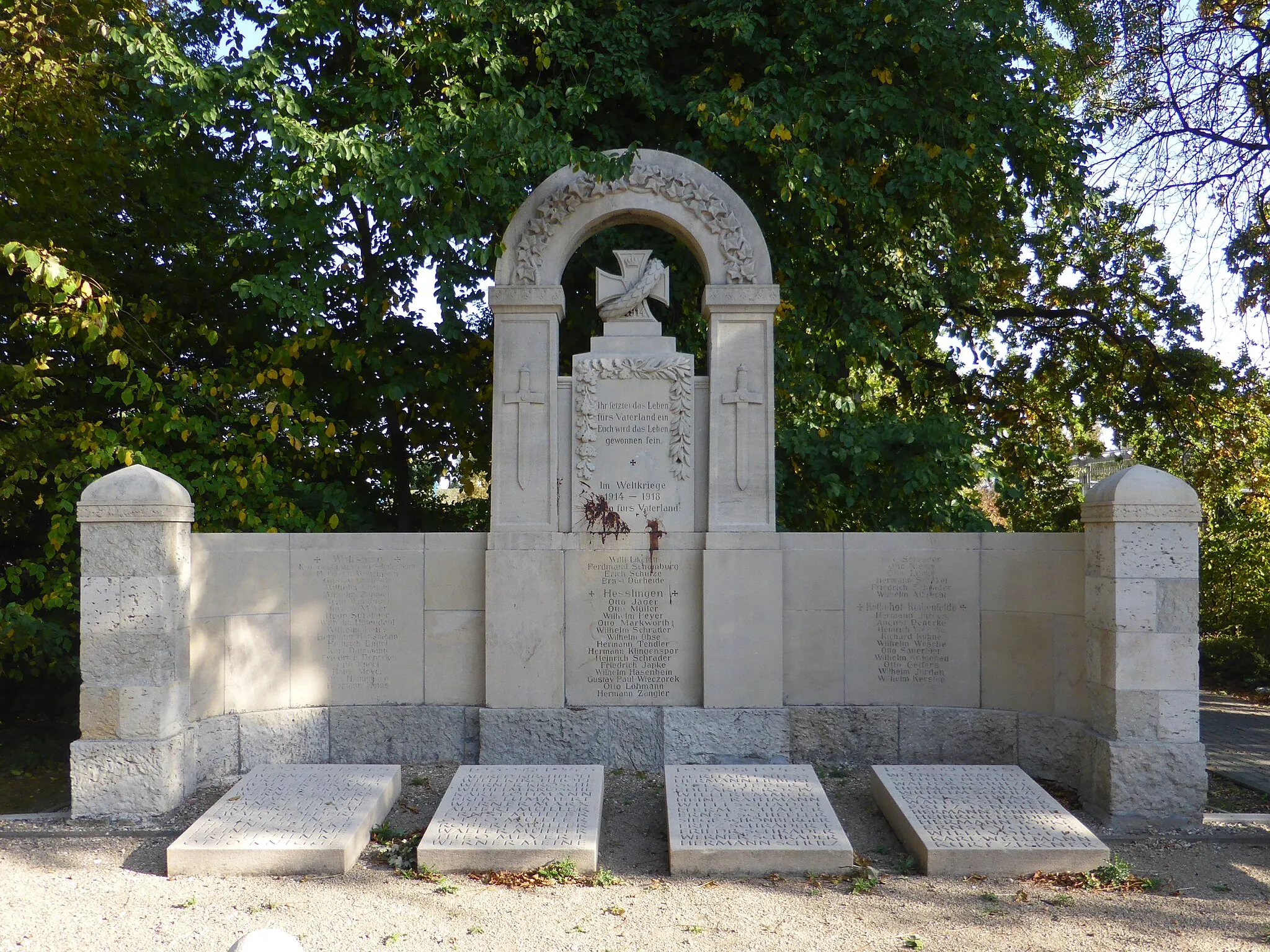 Photo showing: Kriegerdenkmal für die Ortschaften Heßlingen, Rothehof, Rothenfelde und Wolfsburg in Alt-Wolfsburg.