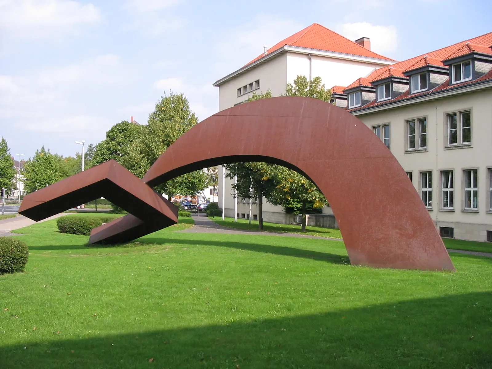 Photo showing: Braunschweig, Skulptur am Arbeitsamt von Franz Bernhard (*1935) aus COR-TEN-Stahl