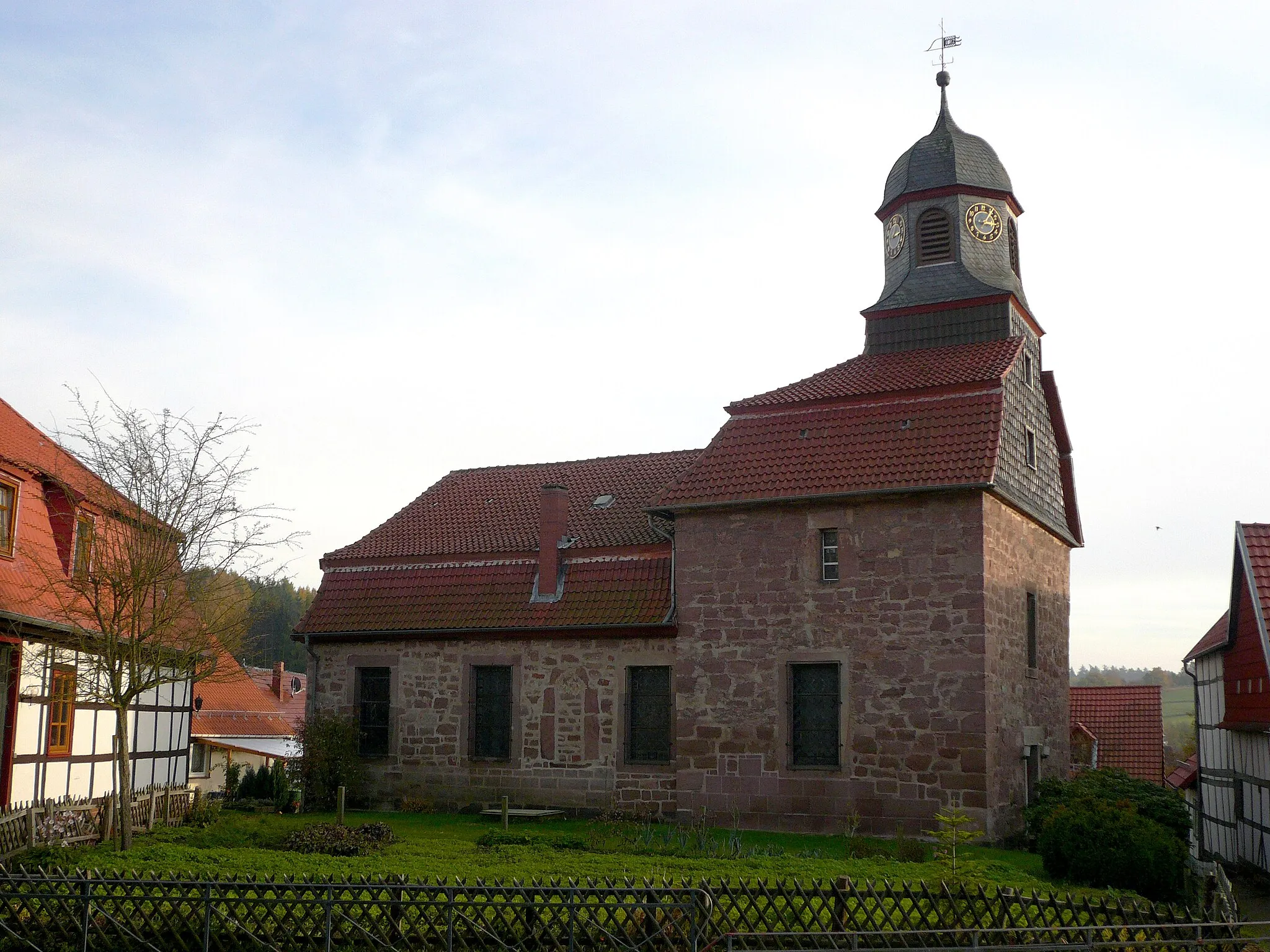 Photo showing: Ev.-luth. Kirche St. Matthias in Bremke, Gemeinde Gleichen, Landkreis Göttingen. Im Kern mittelalterlich, Umbauten 1772.