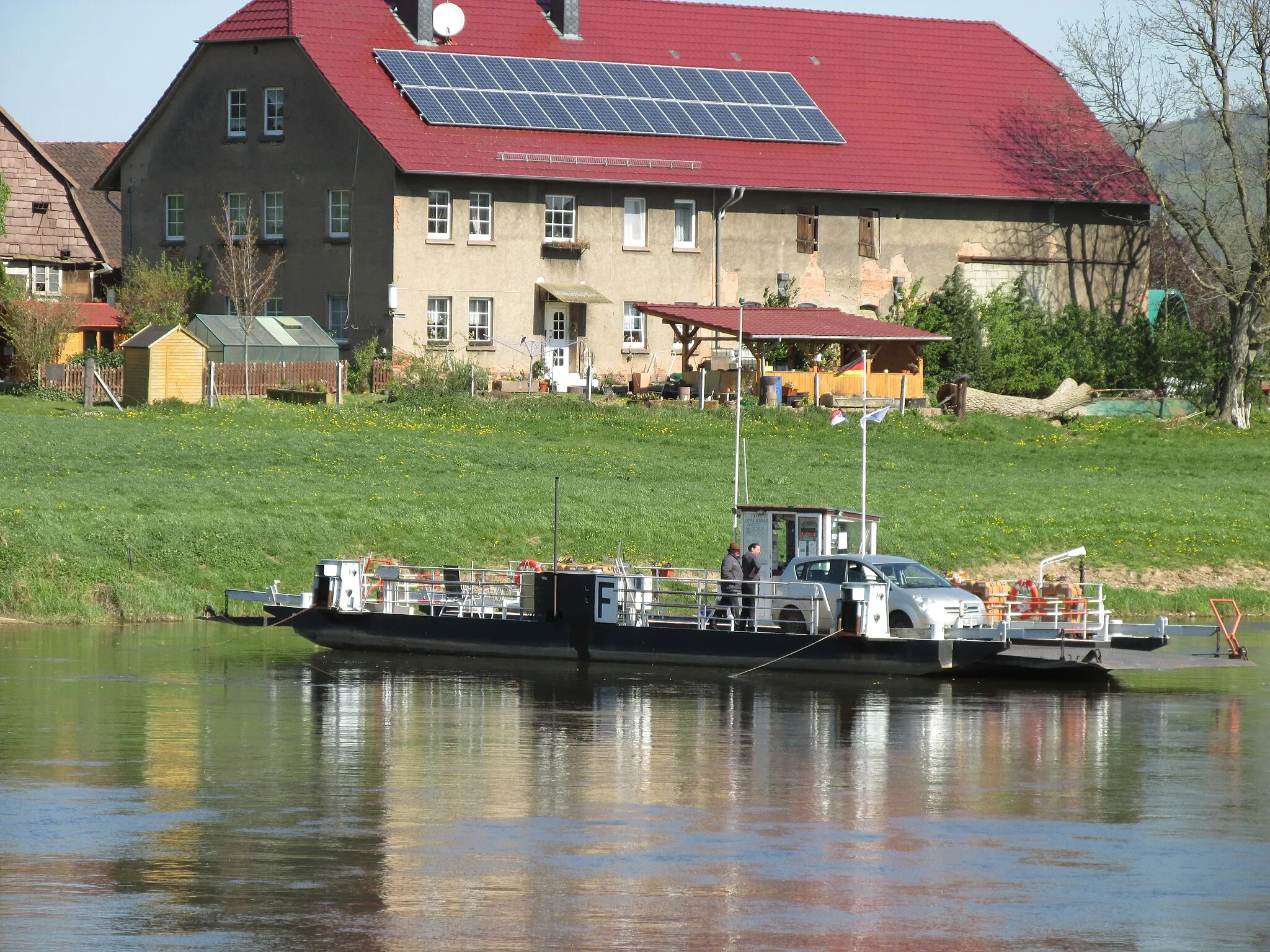 Photo showing: die Weserfähre bei Lippoldsberg