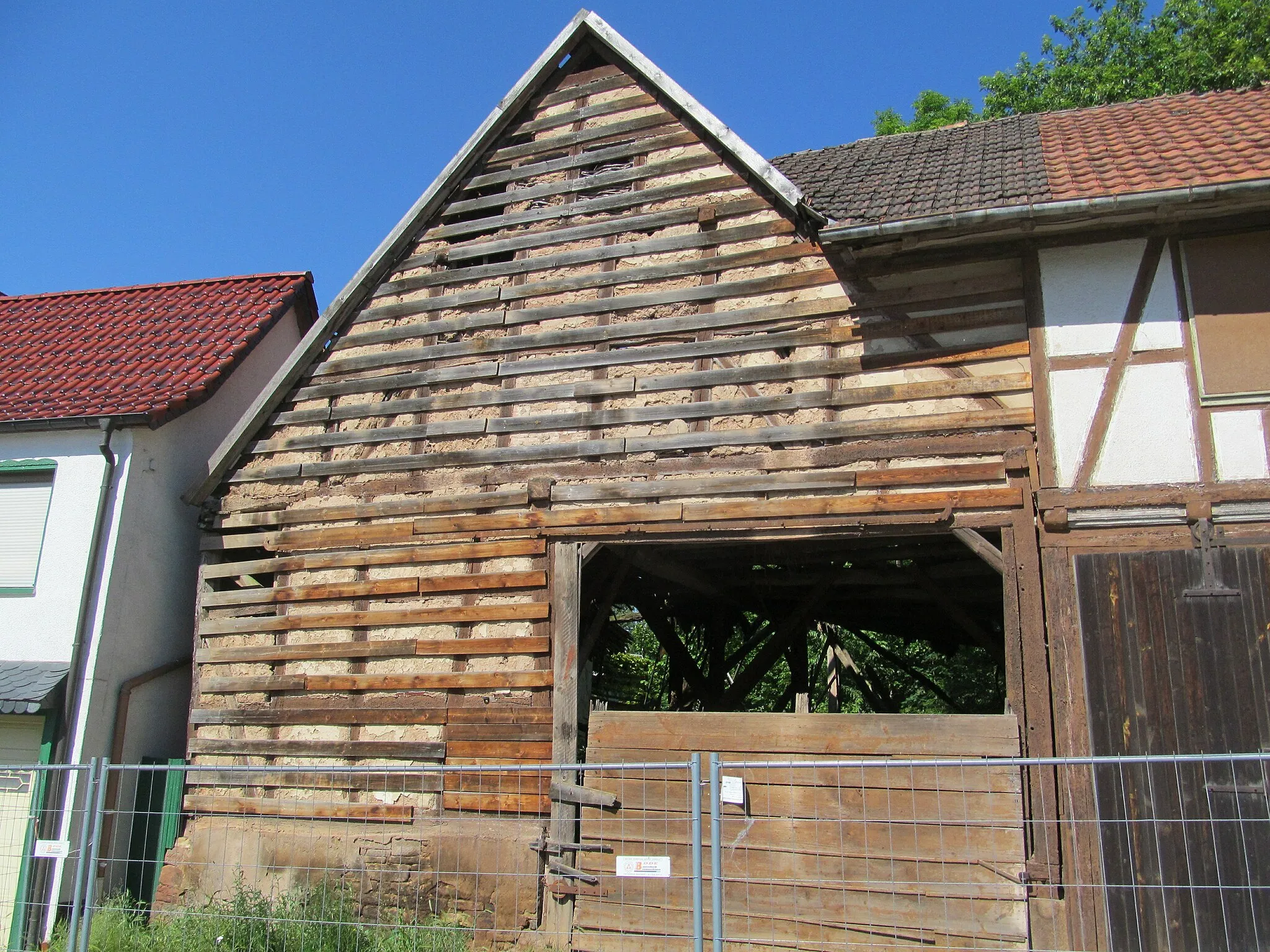 Photo showing: Ruine der Scheune des Hauses Dorfstraße 51 in Steinbach