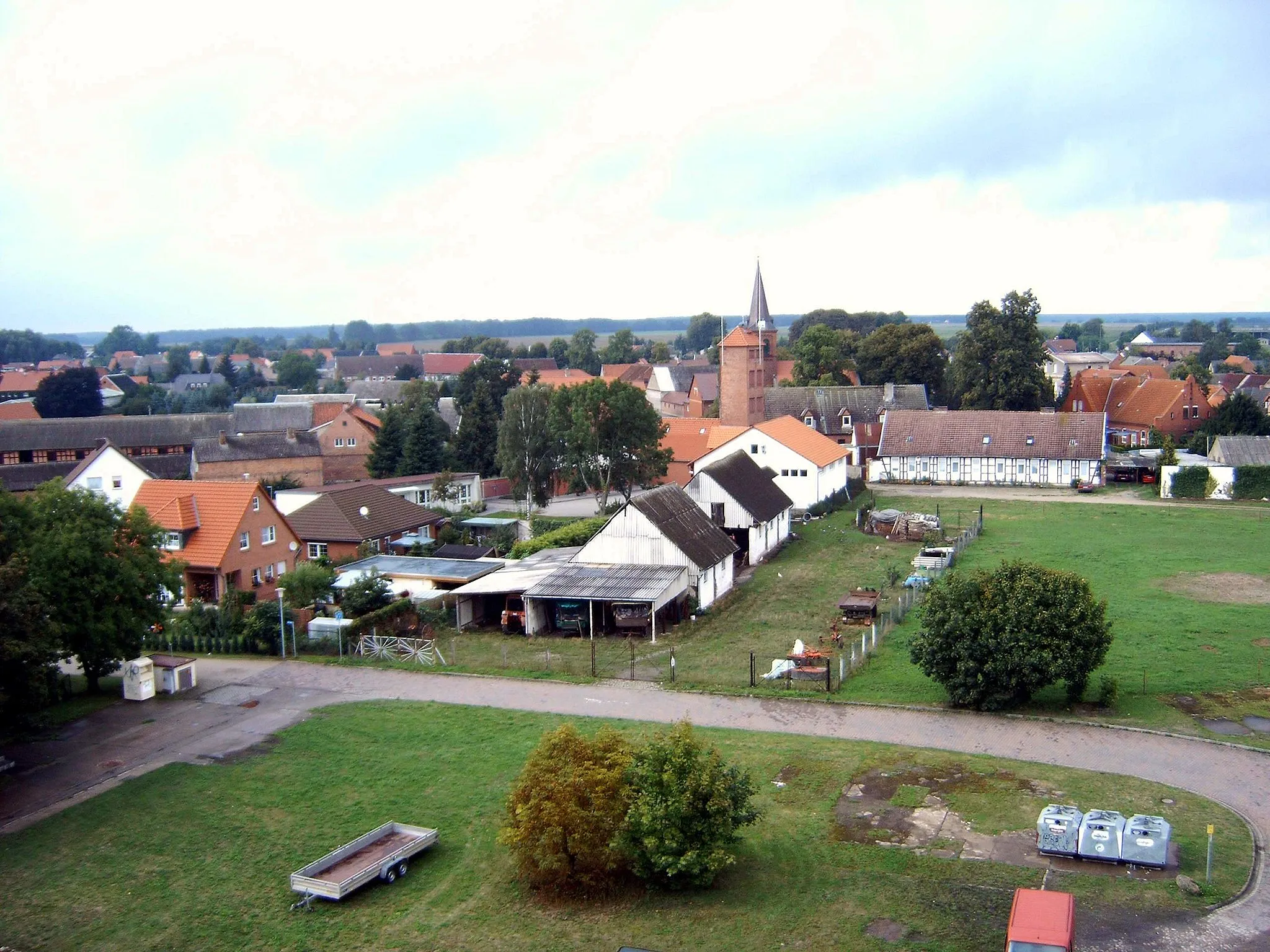 Photo showing: Blick auf Kunrau (Sachsen-Anhalt, Deutschland) vom Schlossturm

Bild aufgenommen am 26.8.2006 von Olaf Meister
