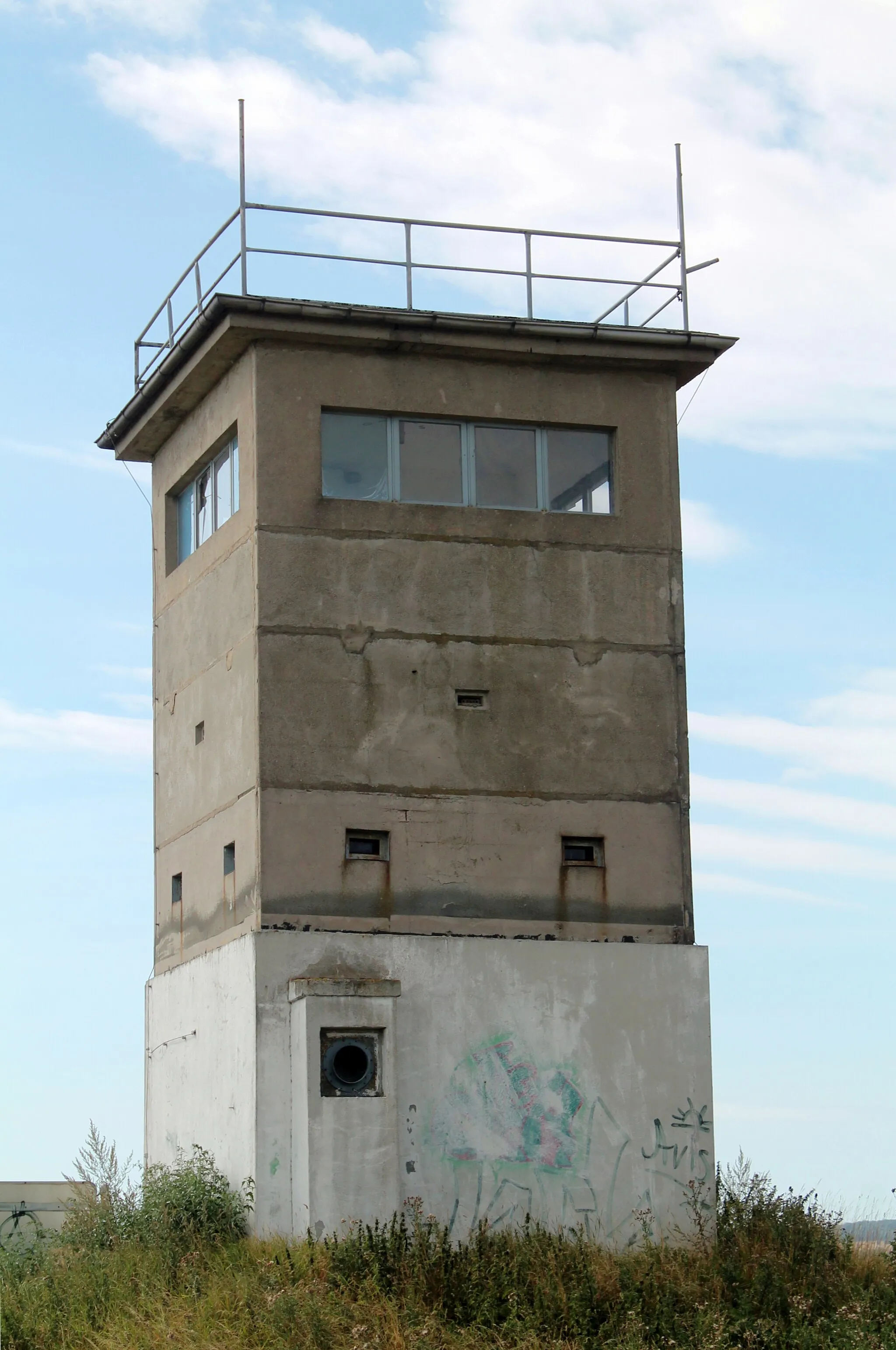 Photo showing: Watchtower at the Bundesstraße 79 between Mattierzoll (Lower Saxony) and Hessen (Saxony-Anhalt). Hessen, Saxony-Anhalt, Germany.