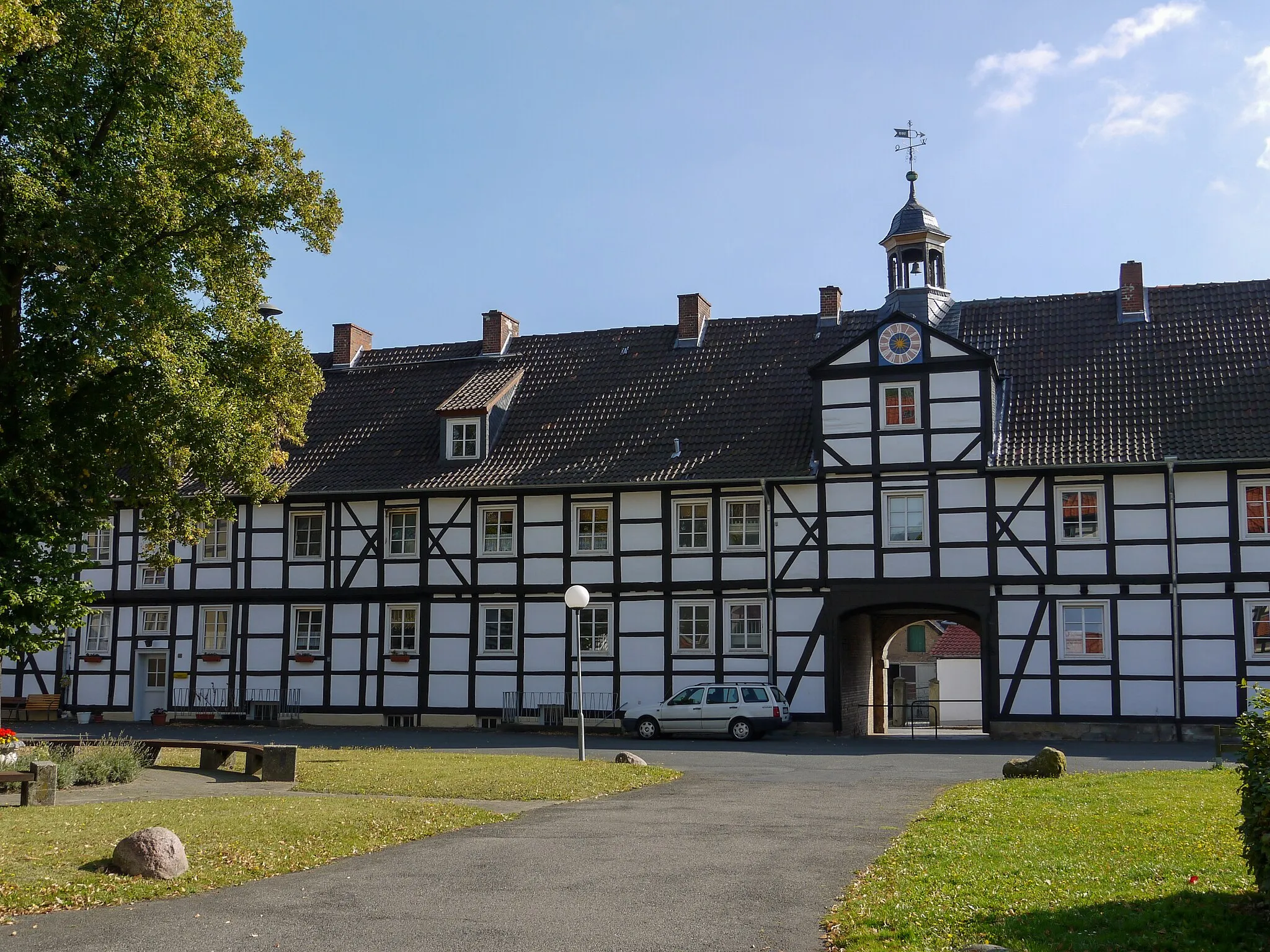 Photo showing: Gutshof vom Flachstöckheim - Innenhof mit Blick auf das Torhaus