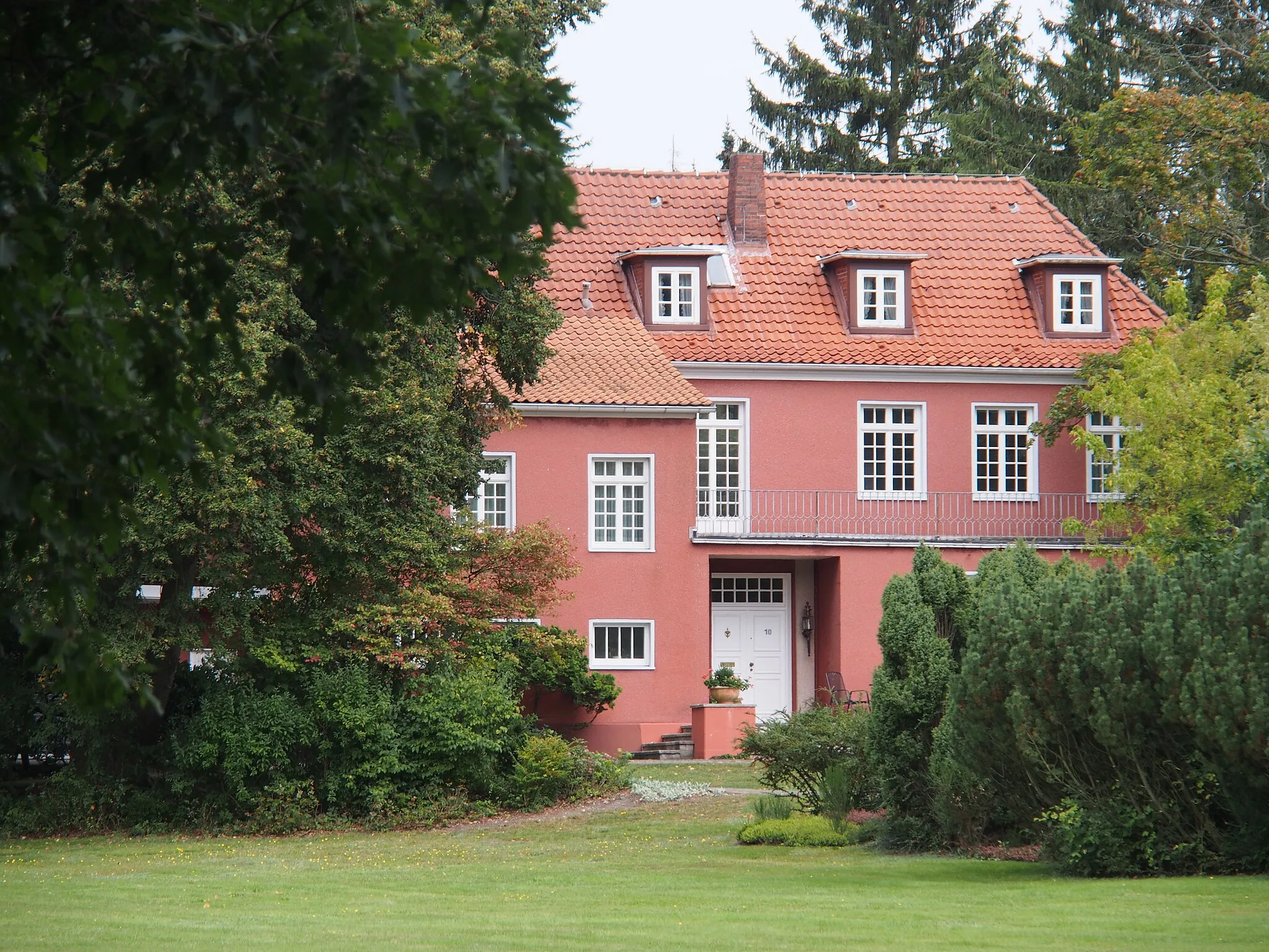 Photo showing: Herrenhaus in Burghorn, Gemeinde Eschede, Ortsteil Habighorst, Niedersachsen. In diesem Haus starb am 8. November 1945 Generalfeldmarschall August von Mackensen.