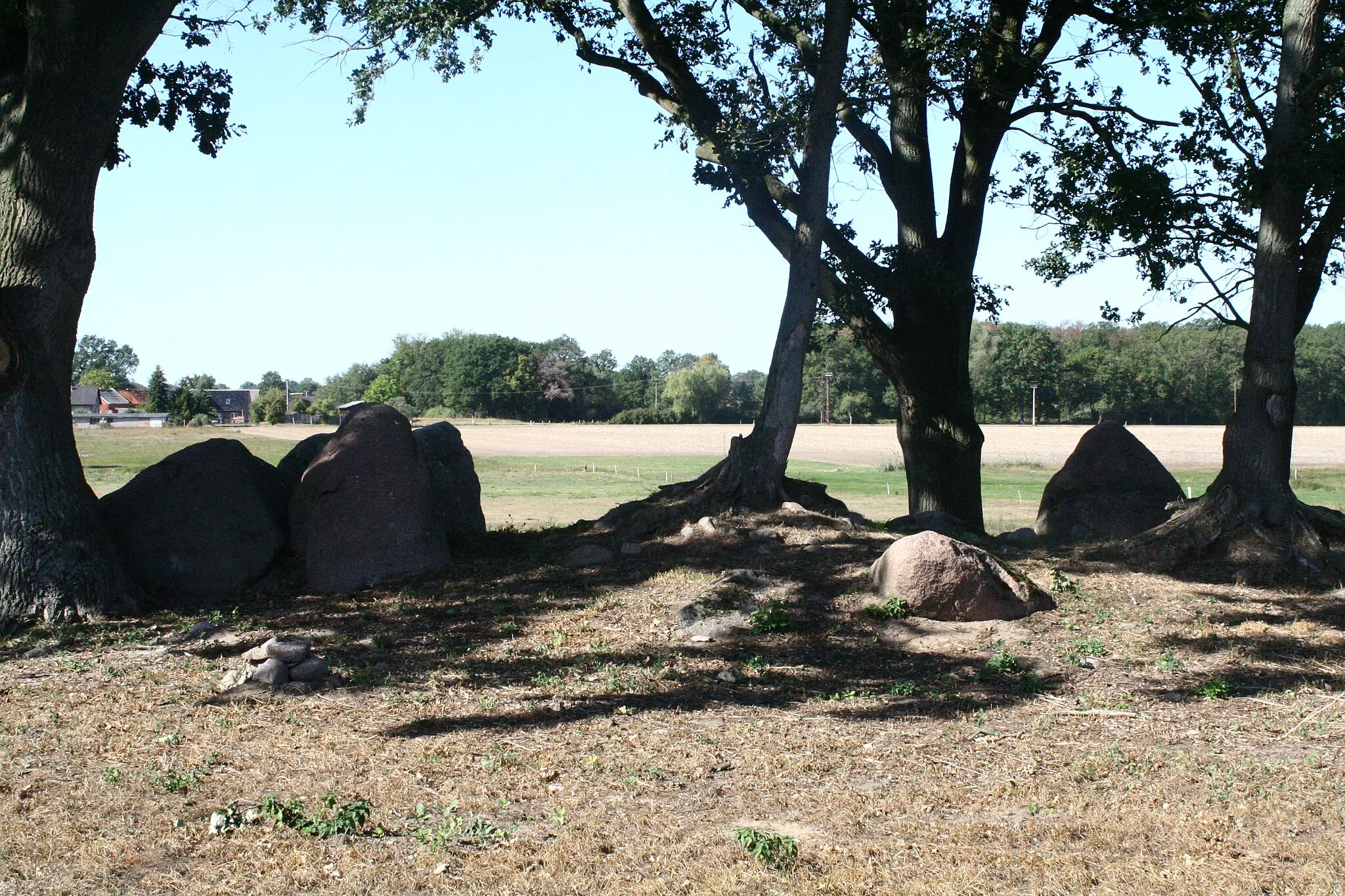 Photo showing: Megalithic tomb Mehmke 2