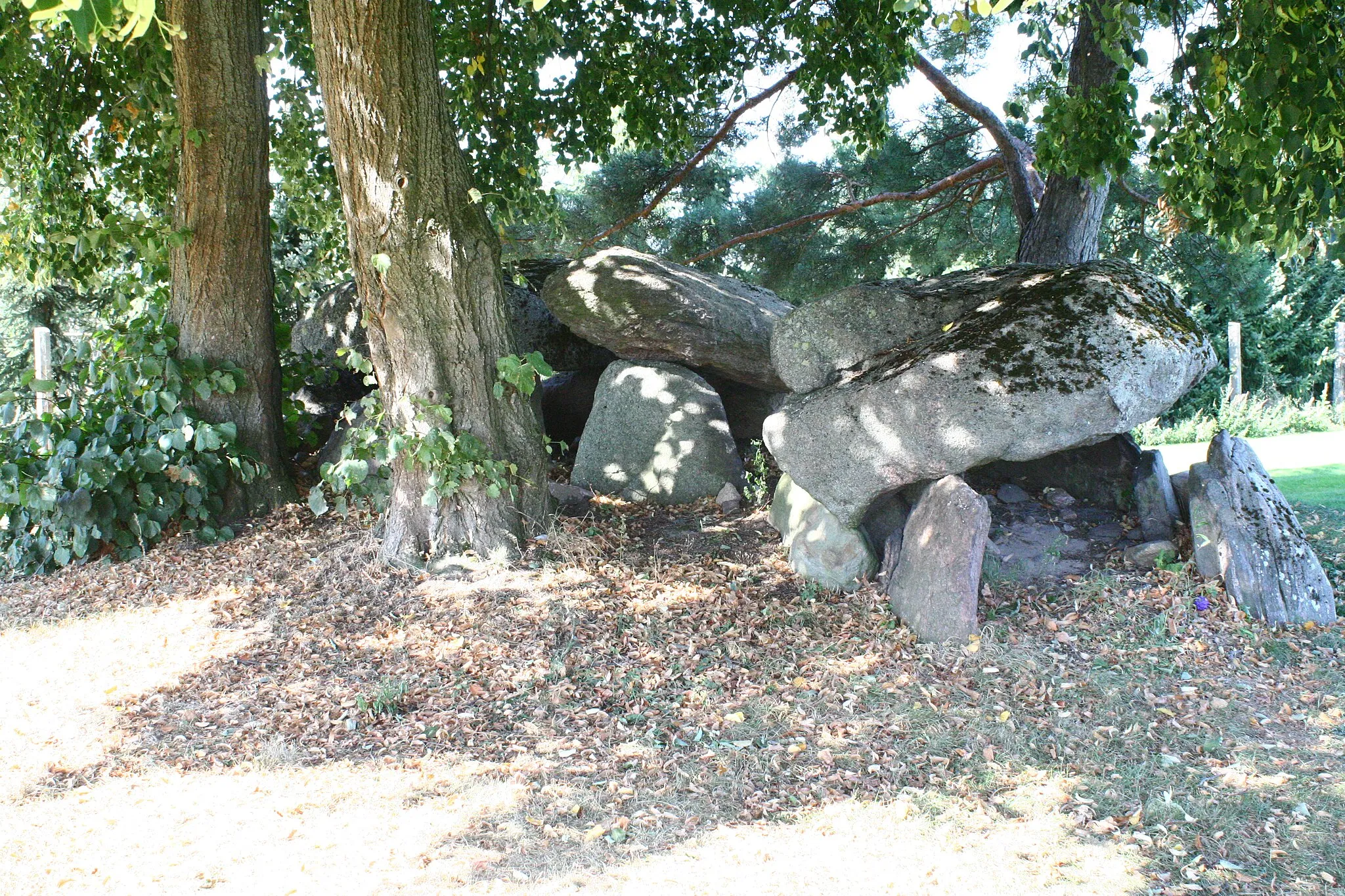 Photo showing: Megalithic tomb Bornsen 2