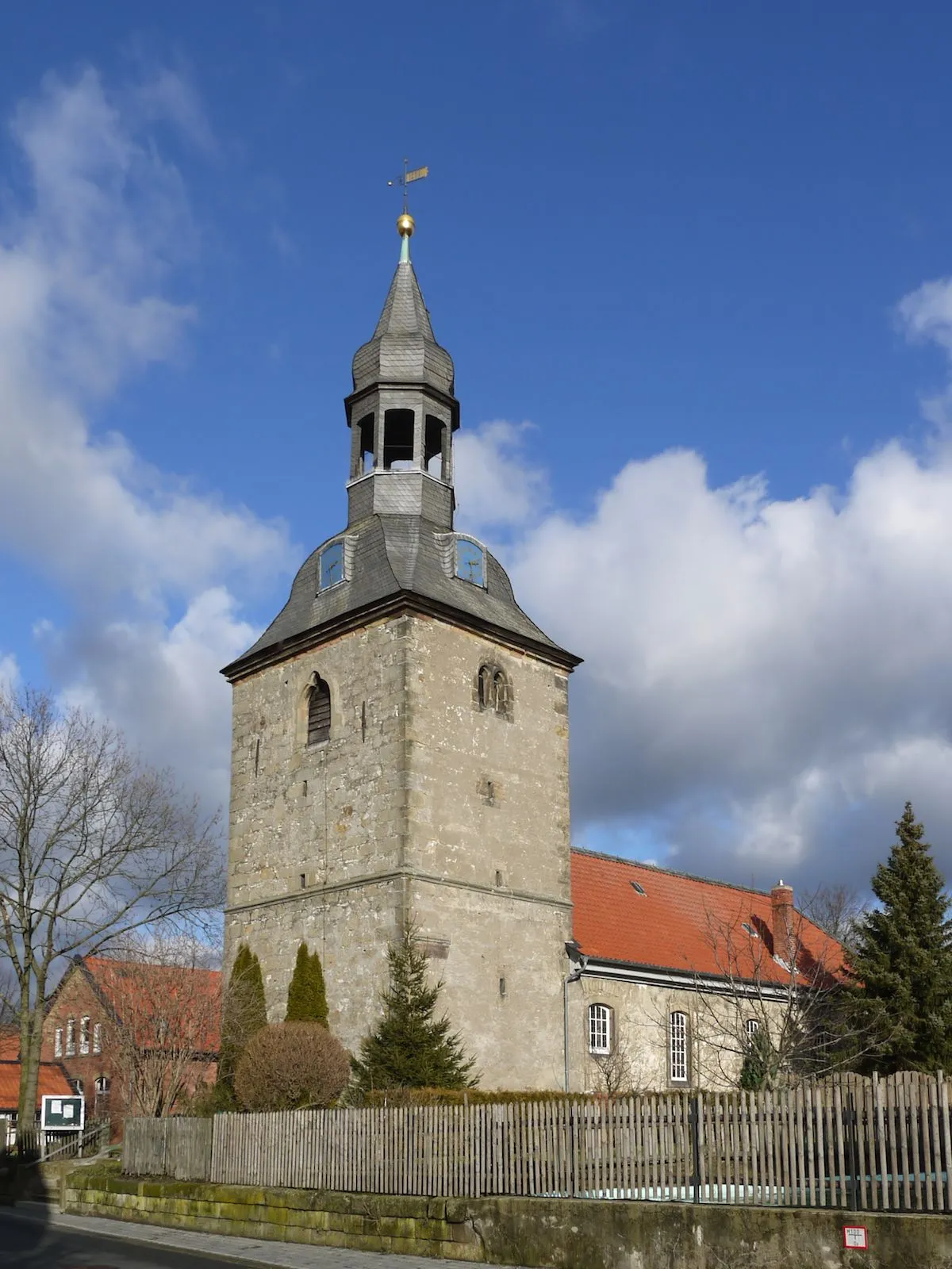 Photo showing: Evangelische St.-Servatius-Kirche von Haverlah