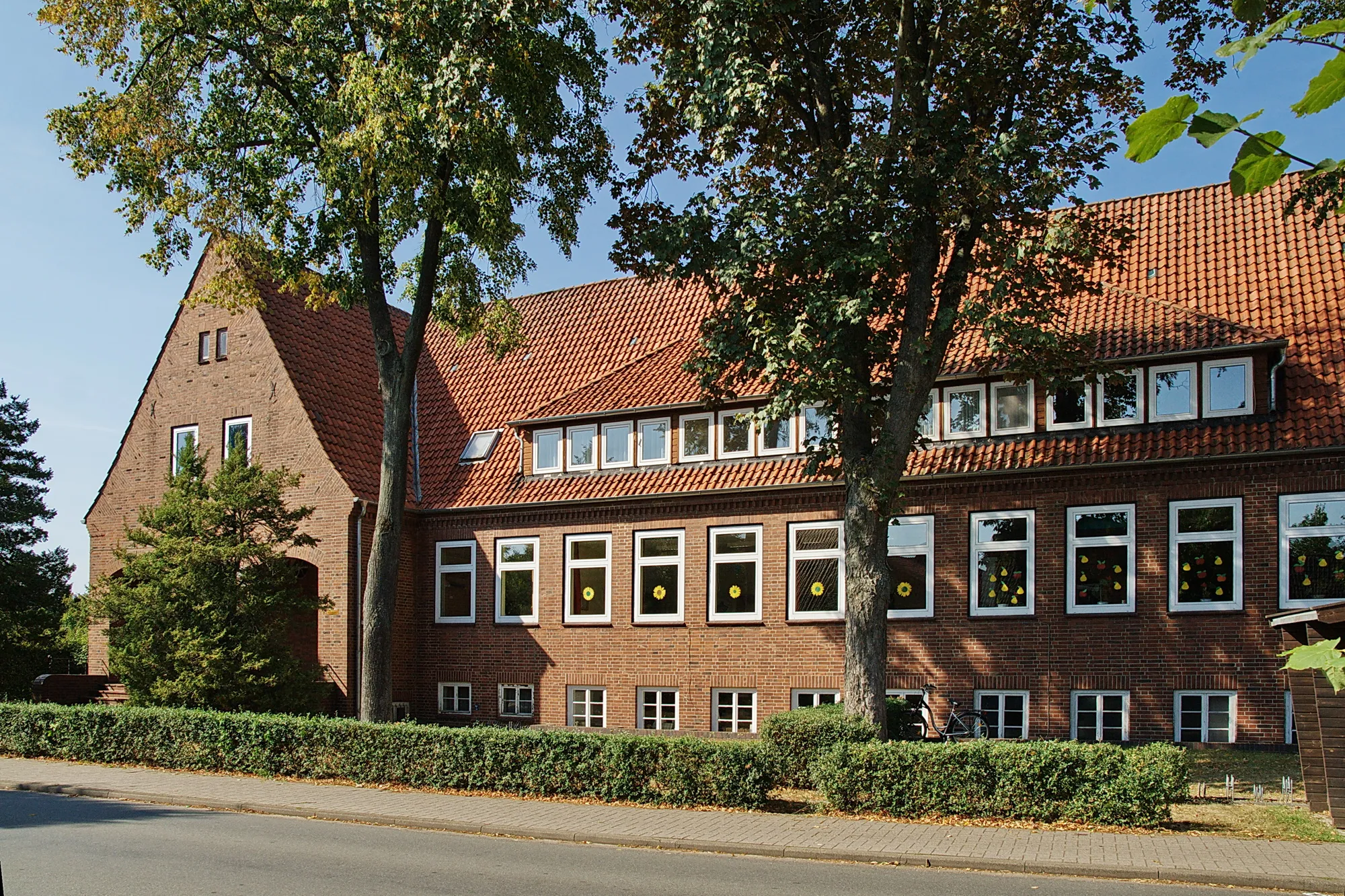 Photo showing: Bröckel Primary School, Lower Saxony, Germany