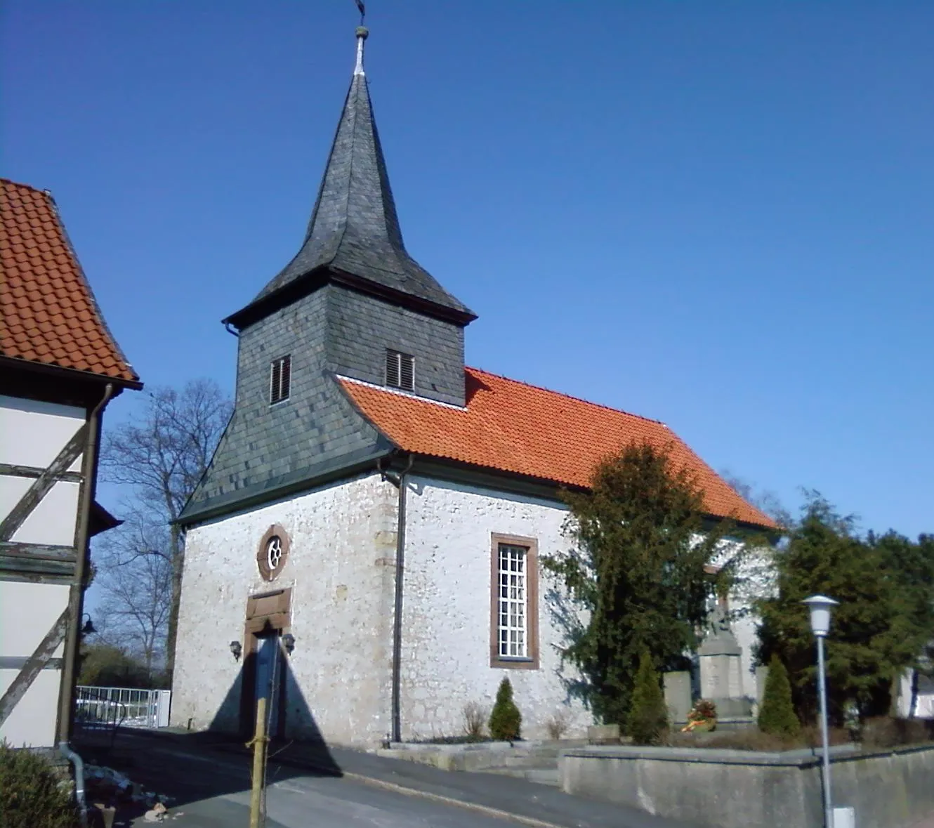 Photo showing: Die Michaeliskirche in Harbarnsen, Landkreis Hildesheim, Niedersachsen, Deutschland