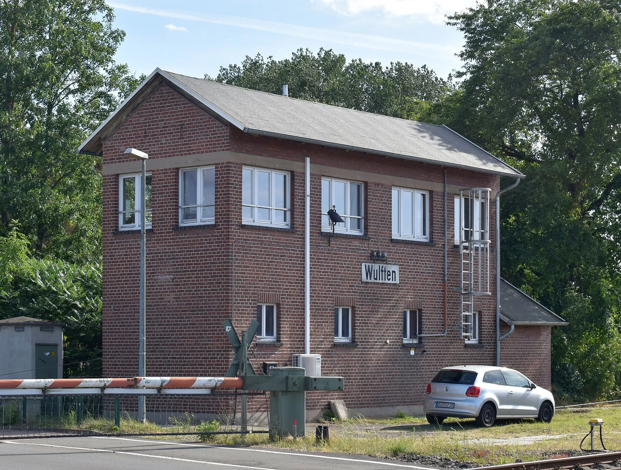 Photo showing: Stellwerk am Bahnhof in Wulften