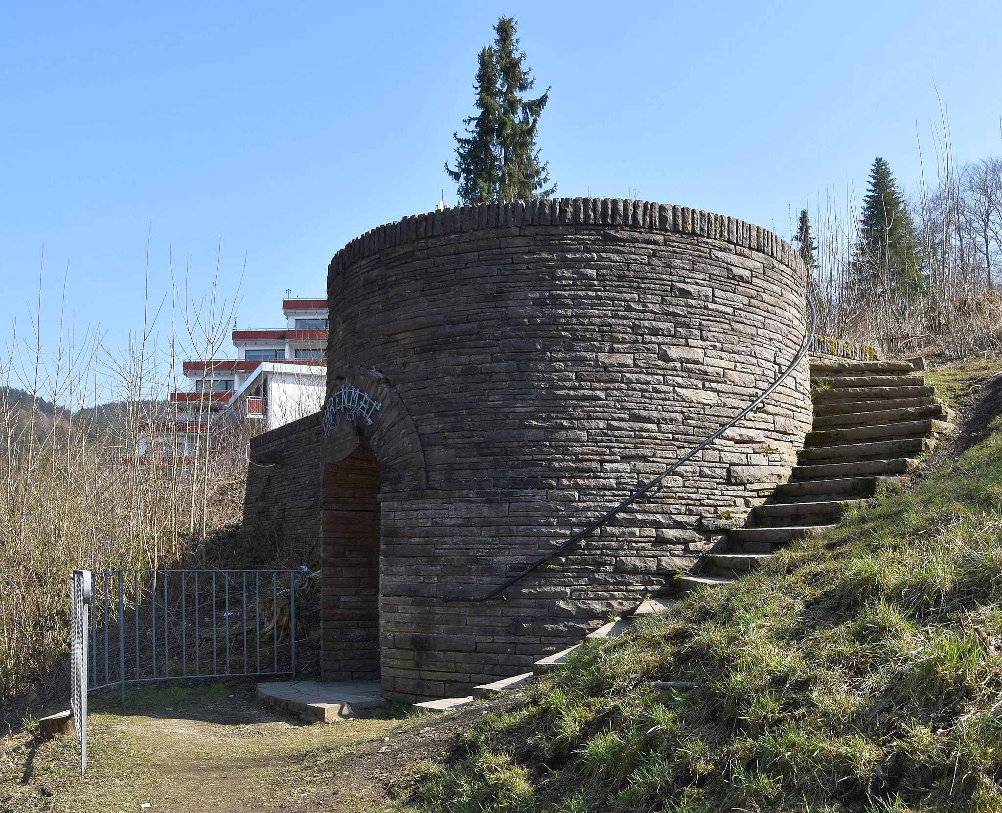 Photo showing: Ehrenmal für die Gefallenen des Ersten und Zweiten Weltkrieges auf dem Eichelberg in Bad Grund