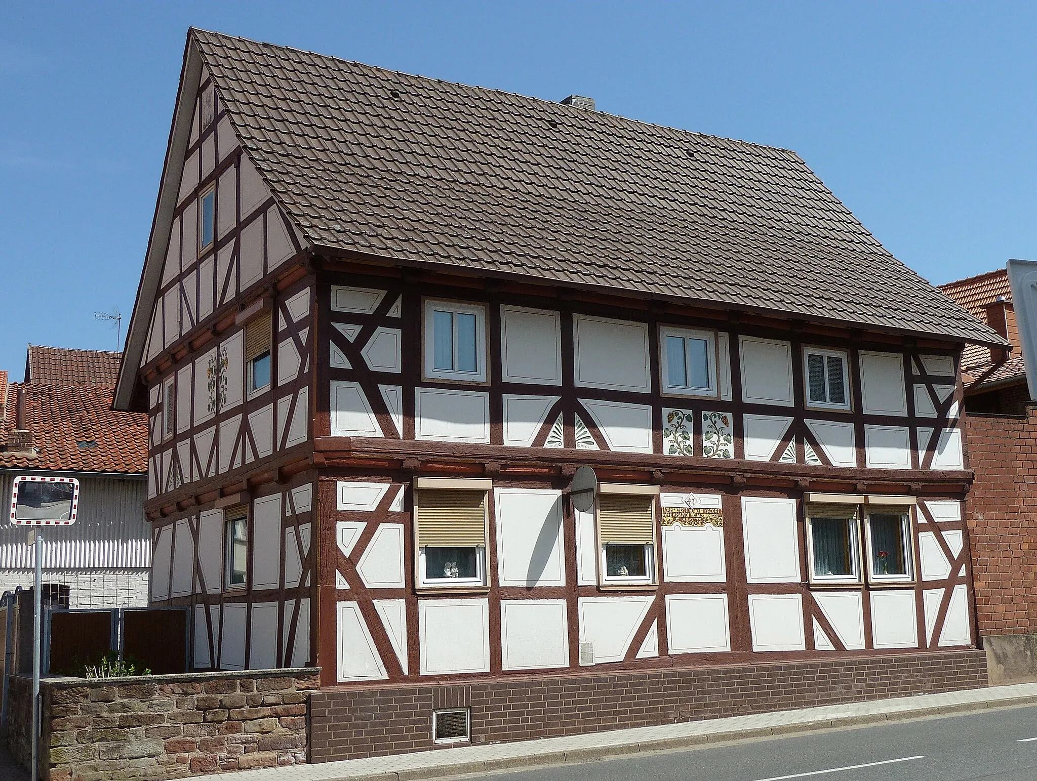 Photo showing: Fachwerkbau in exponierter lage in Obernfeld, Untereichsfeld, Landkreis Göttingen. Erbaut 1725 durch Johannes Jakob Gerhardi