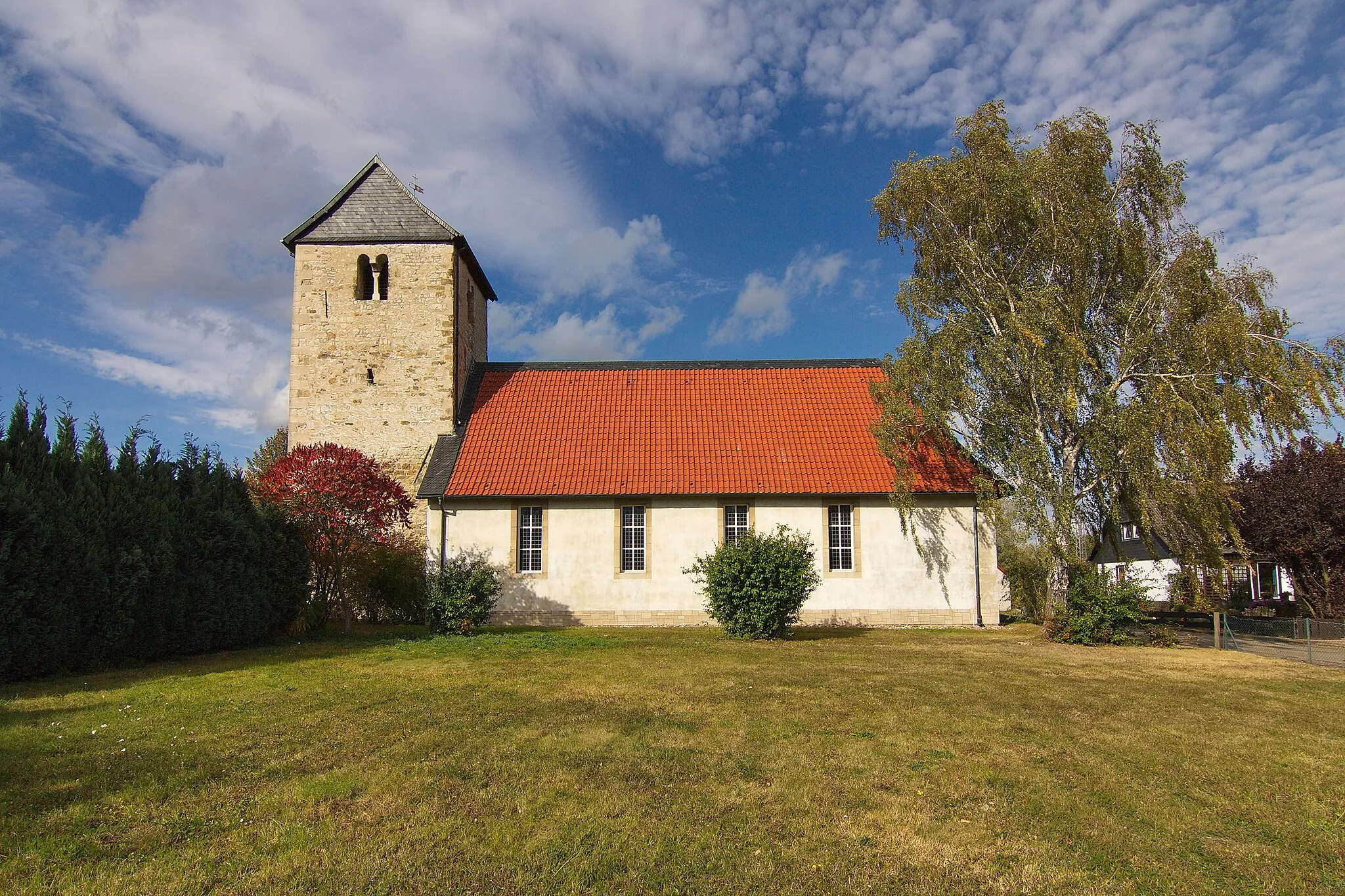 Photo showing: Historische St.-Bartholomäus-Kirche in Dorstadt, Niedersachsen, Deutschland.